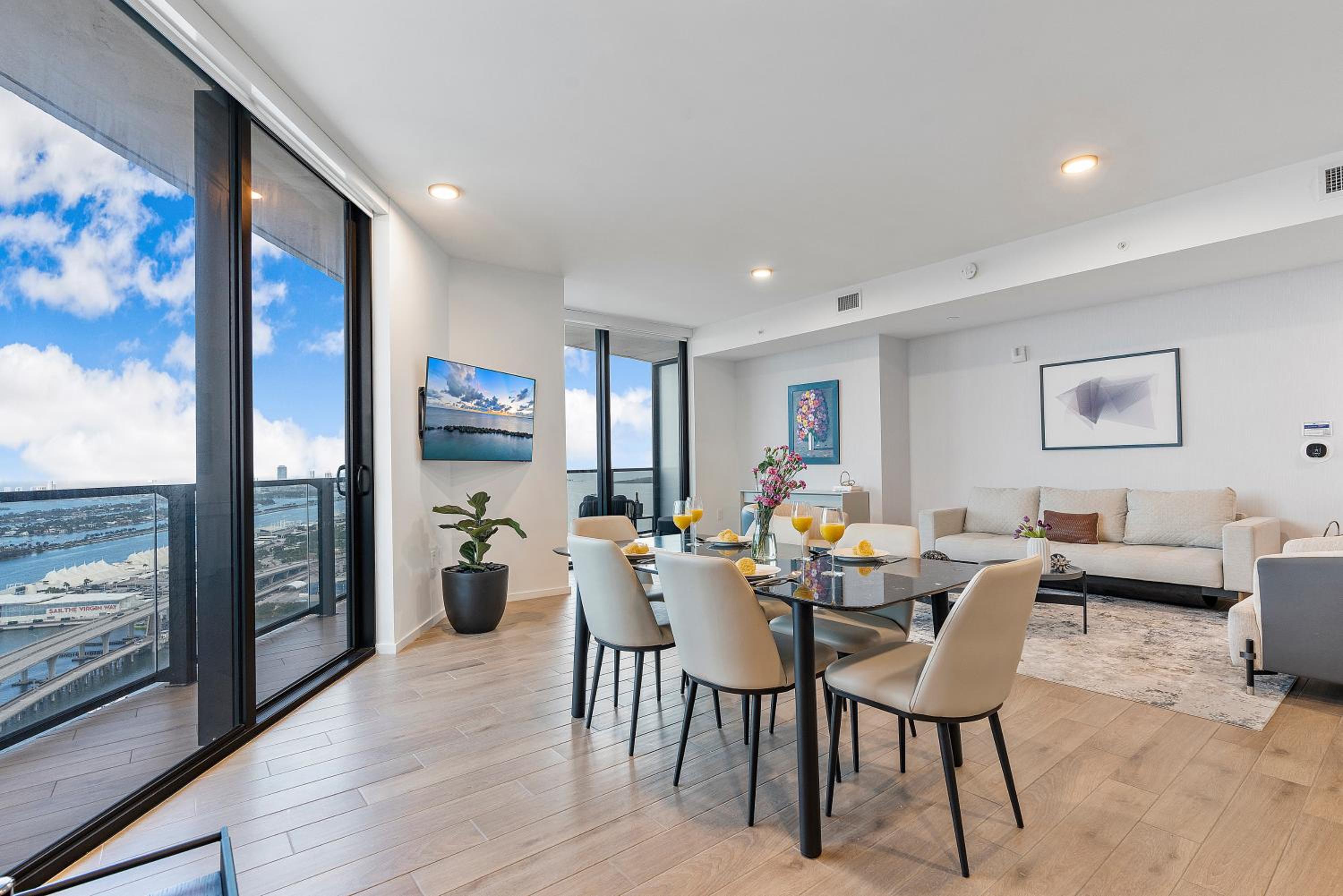 Two-Bedroom Apartment with Balcony and Sea View photo 1