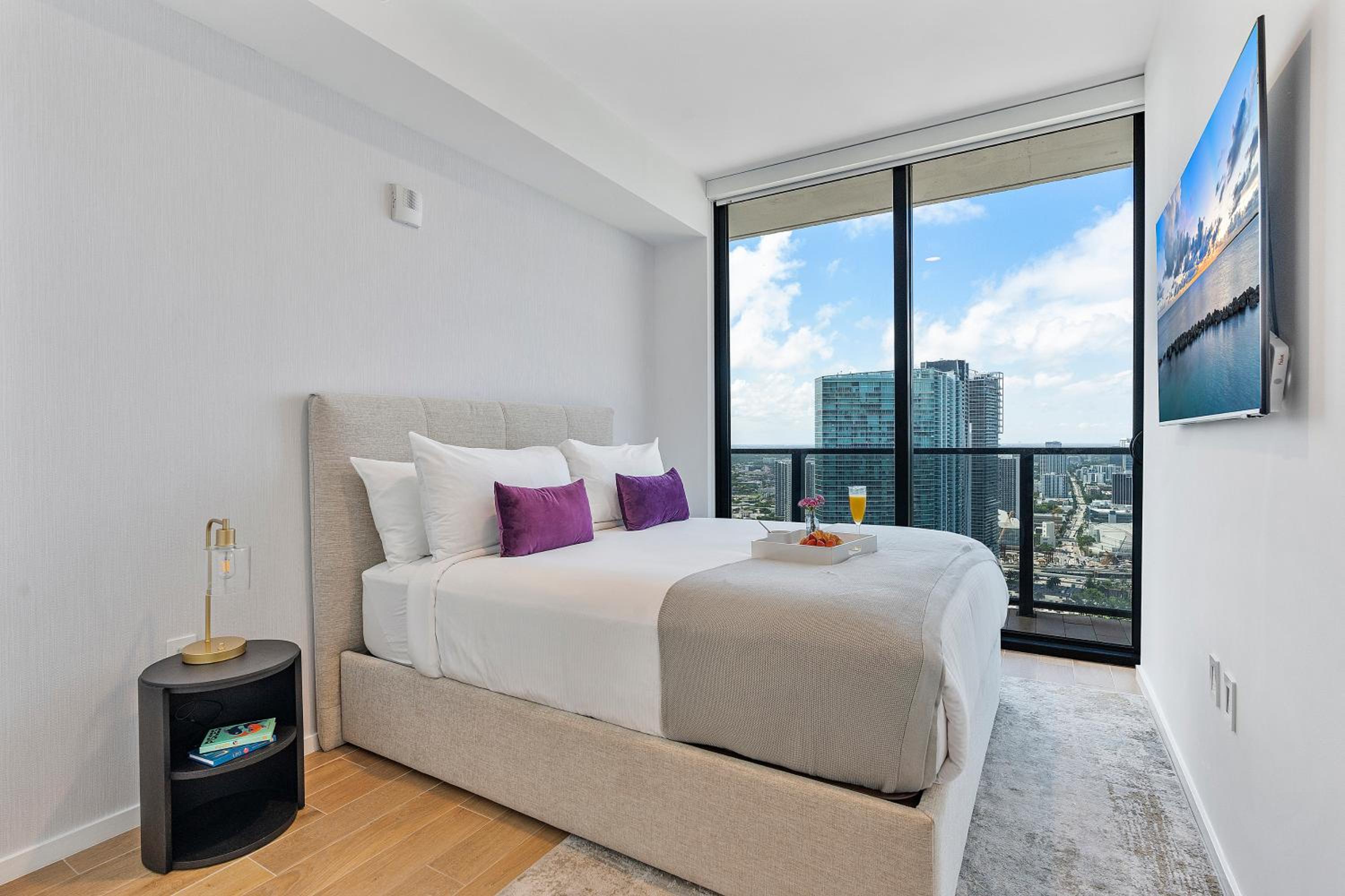 Two-Bedroom Apartment with Balcony and Sea View photo 1