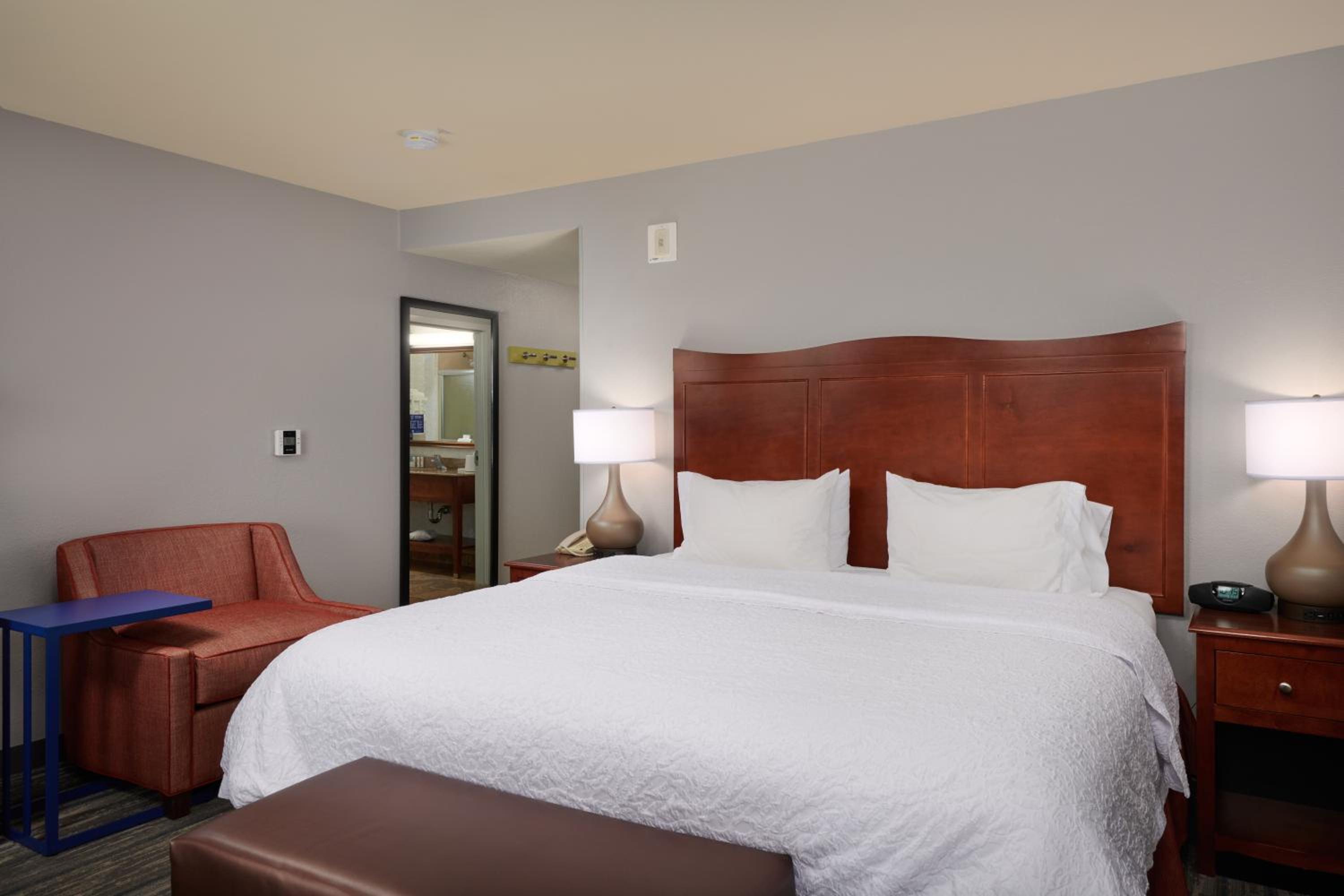 King Room - Hearing Accessible/Non-Smoking with Tub