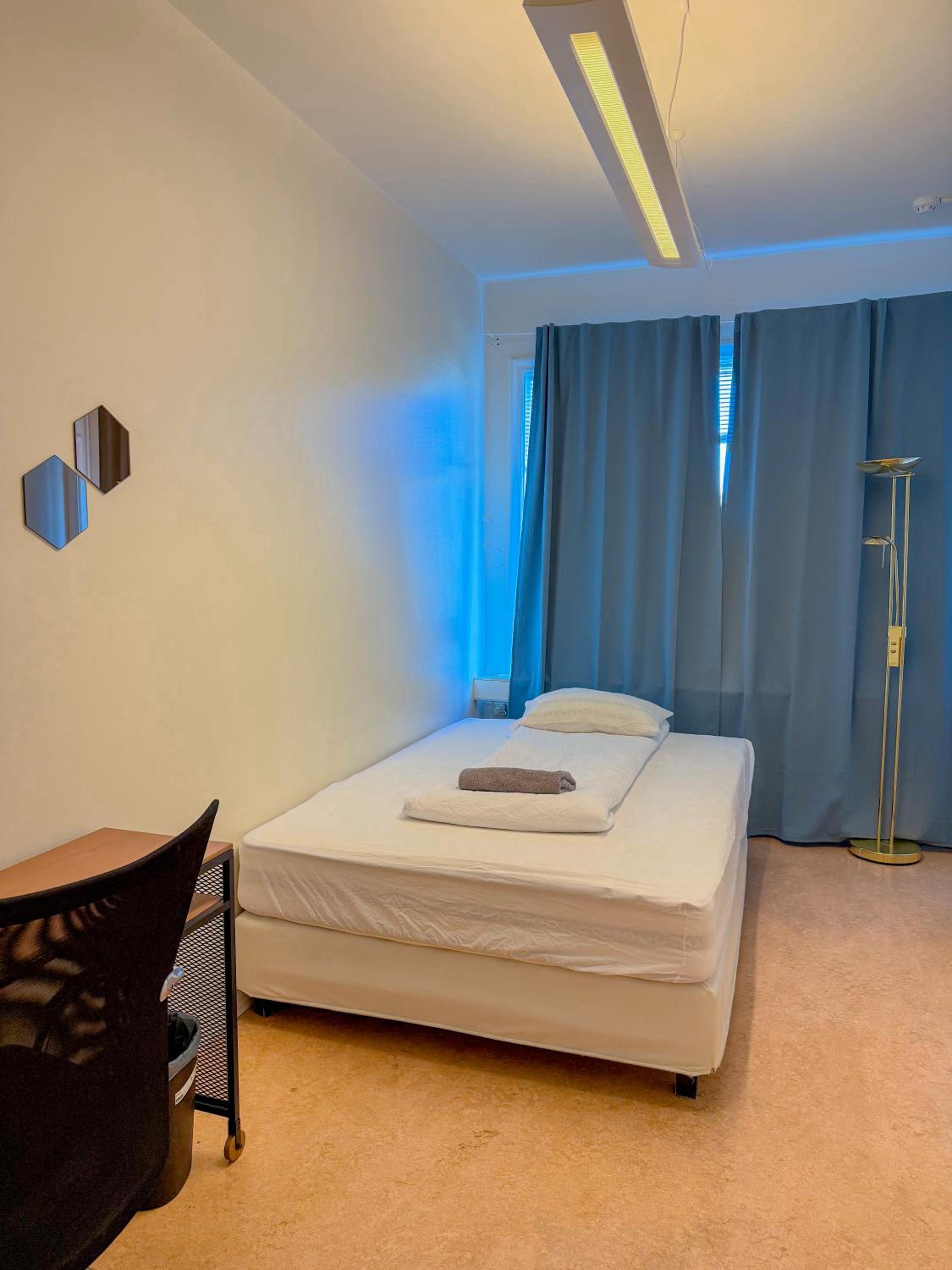 Single Room with Shared Bathroom photo 1