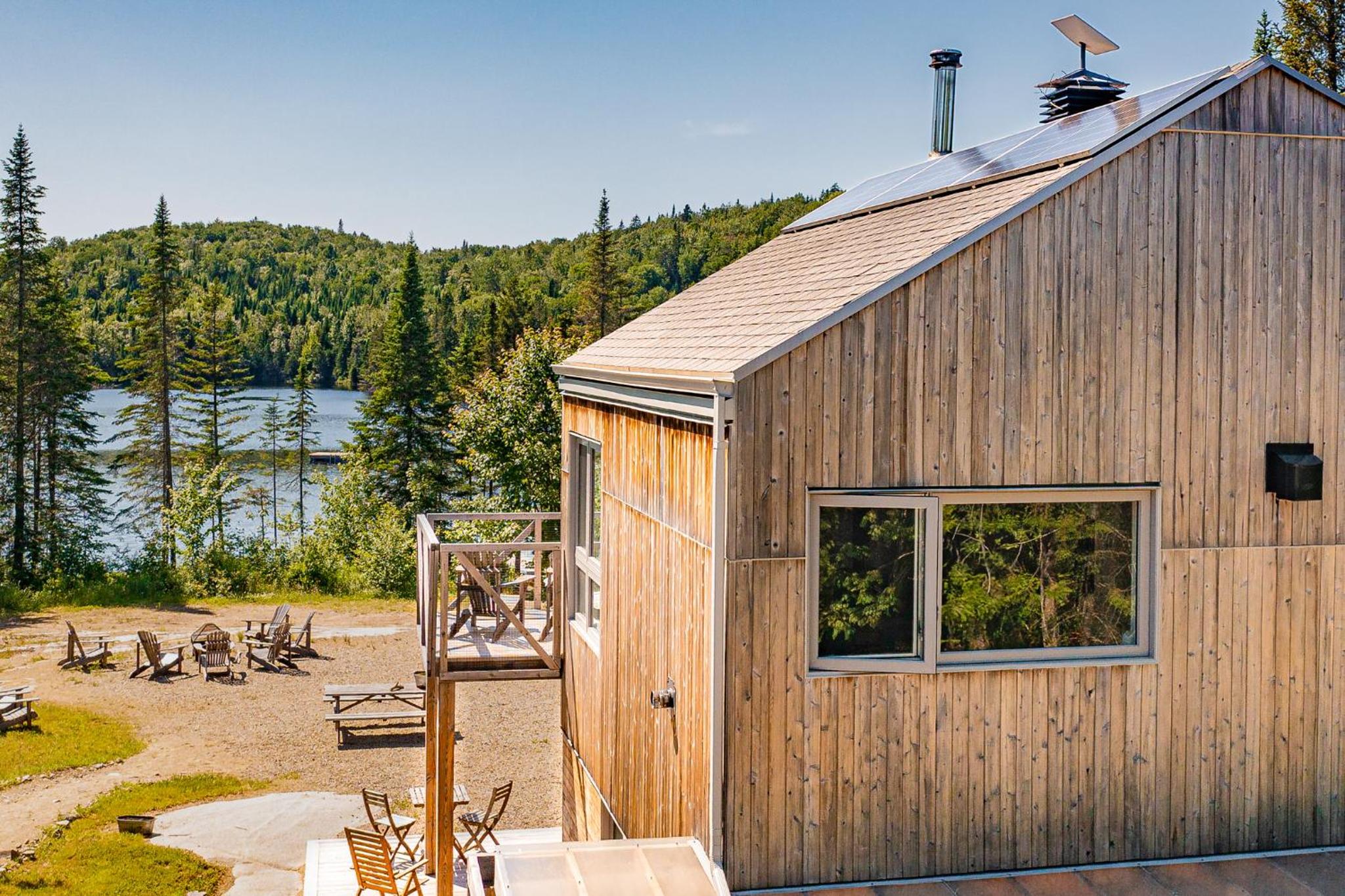 One-Bedroom Apartment with Lake View photo 3