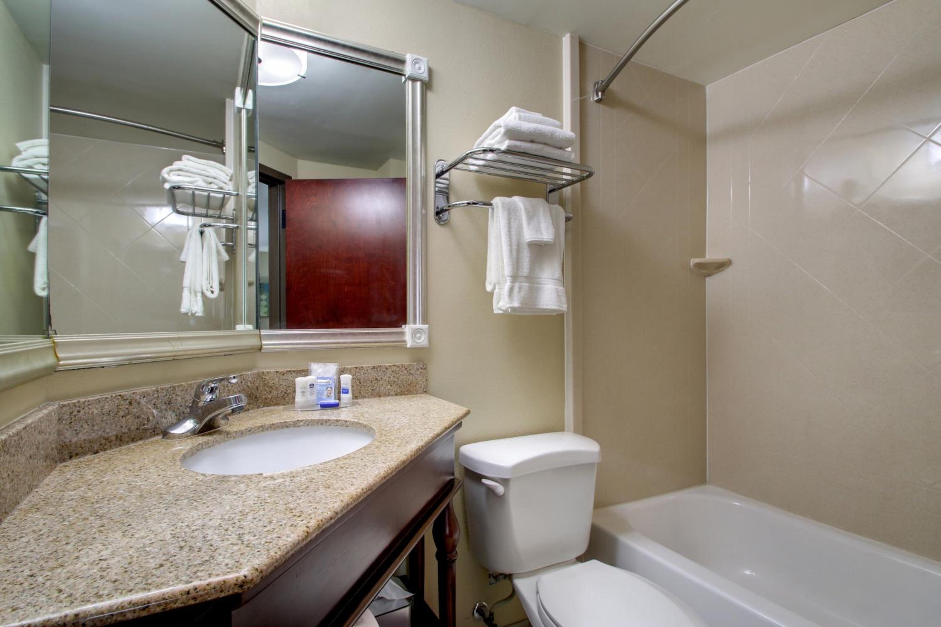 King Room - Non-Smoking - Photo 3