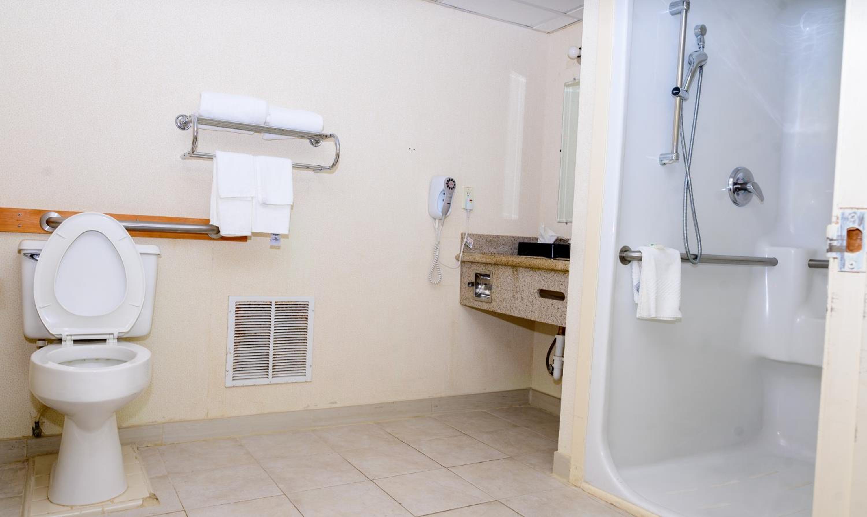 King Room with Whirlpool - Non Smoking/Interior Hall photo 1