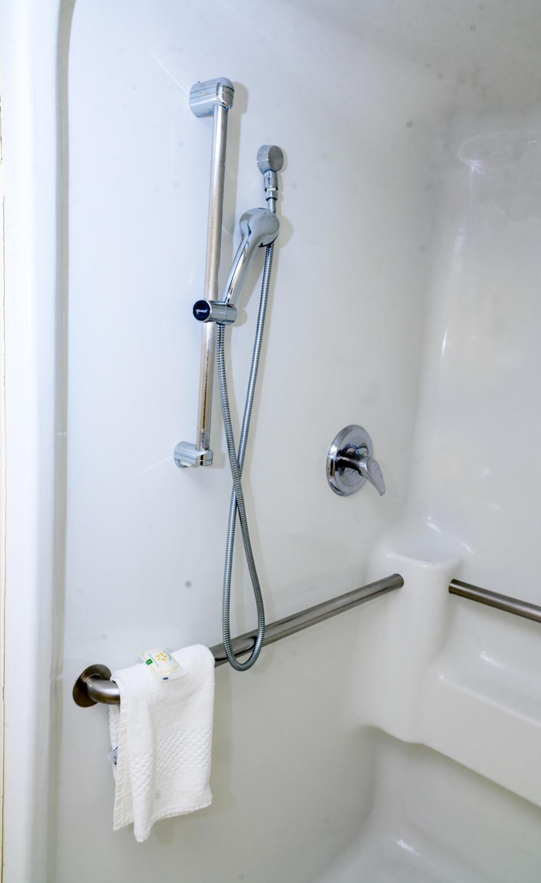 King Room with Whirlpool - Non Smoking/Interior Hall photo 2