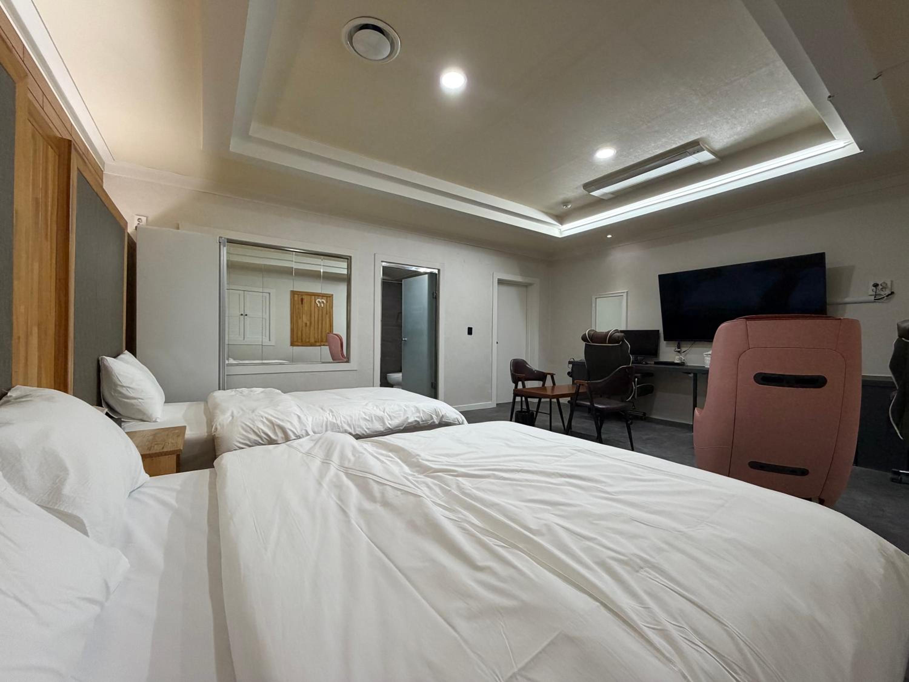 Deluxe Family Suite