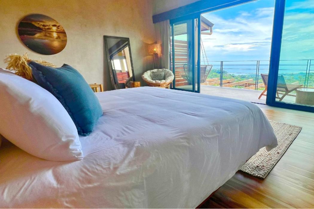 King Suite with Ocean View photo 2