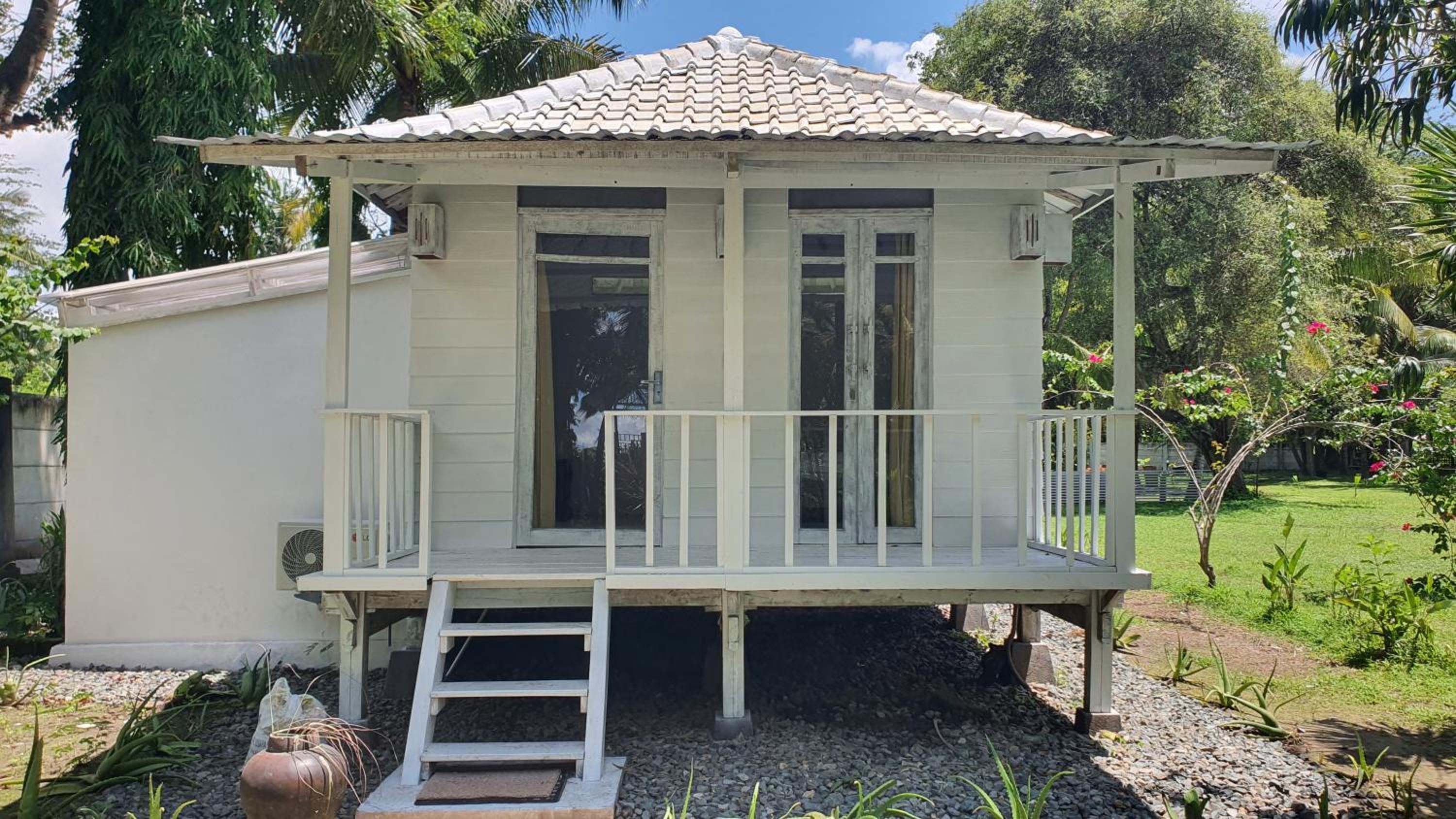 Bungalow with Garden View - Photo 3