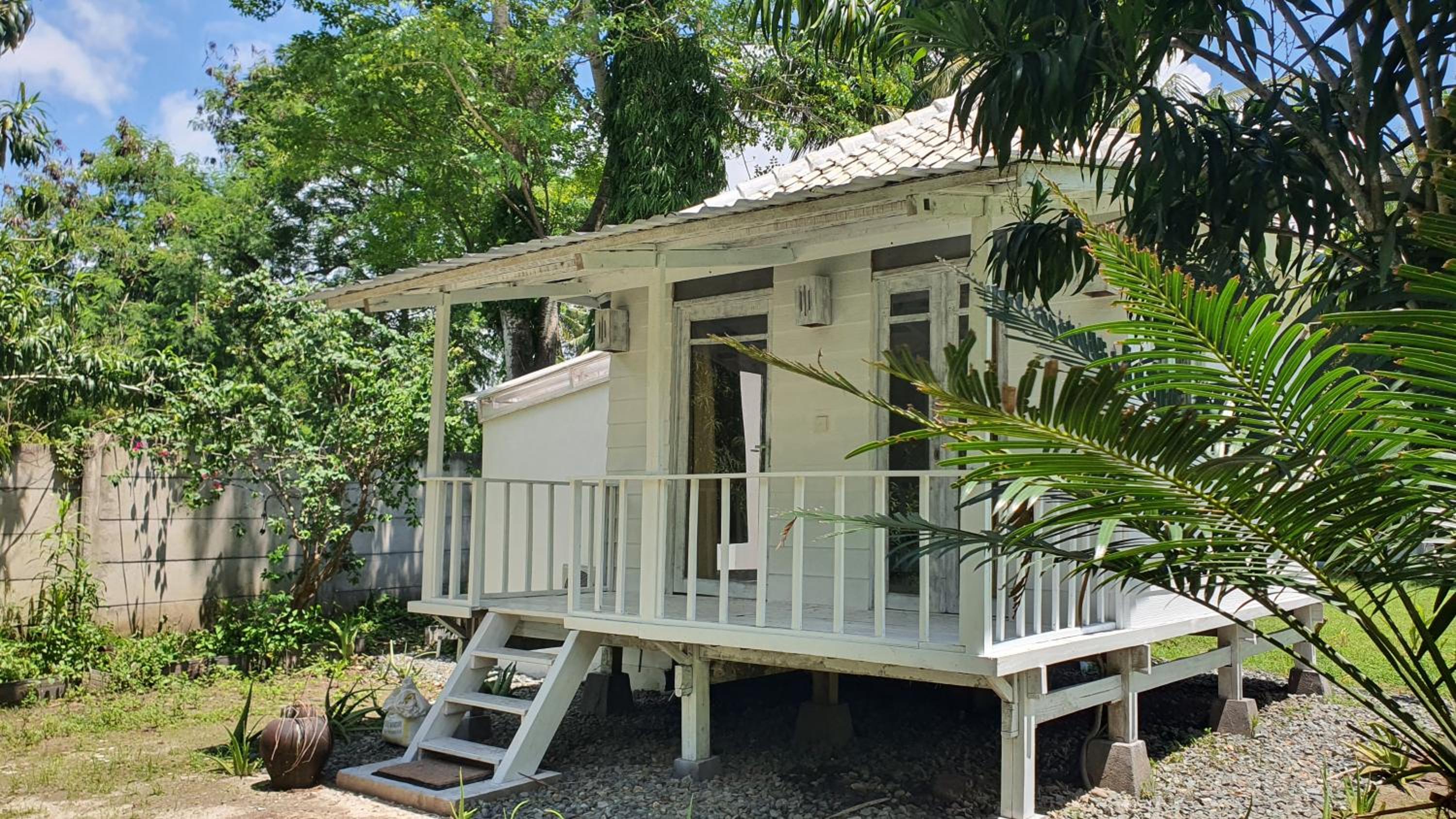 Bungalow with Garden View - Photo 6
