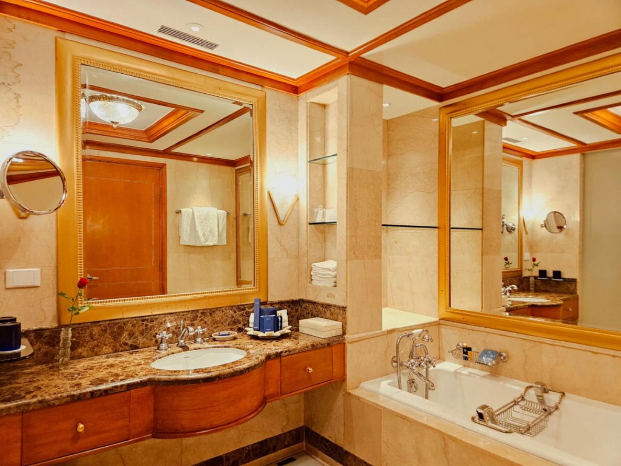 Deluxe Room with Garden View (Twin)