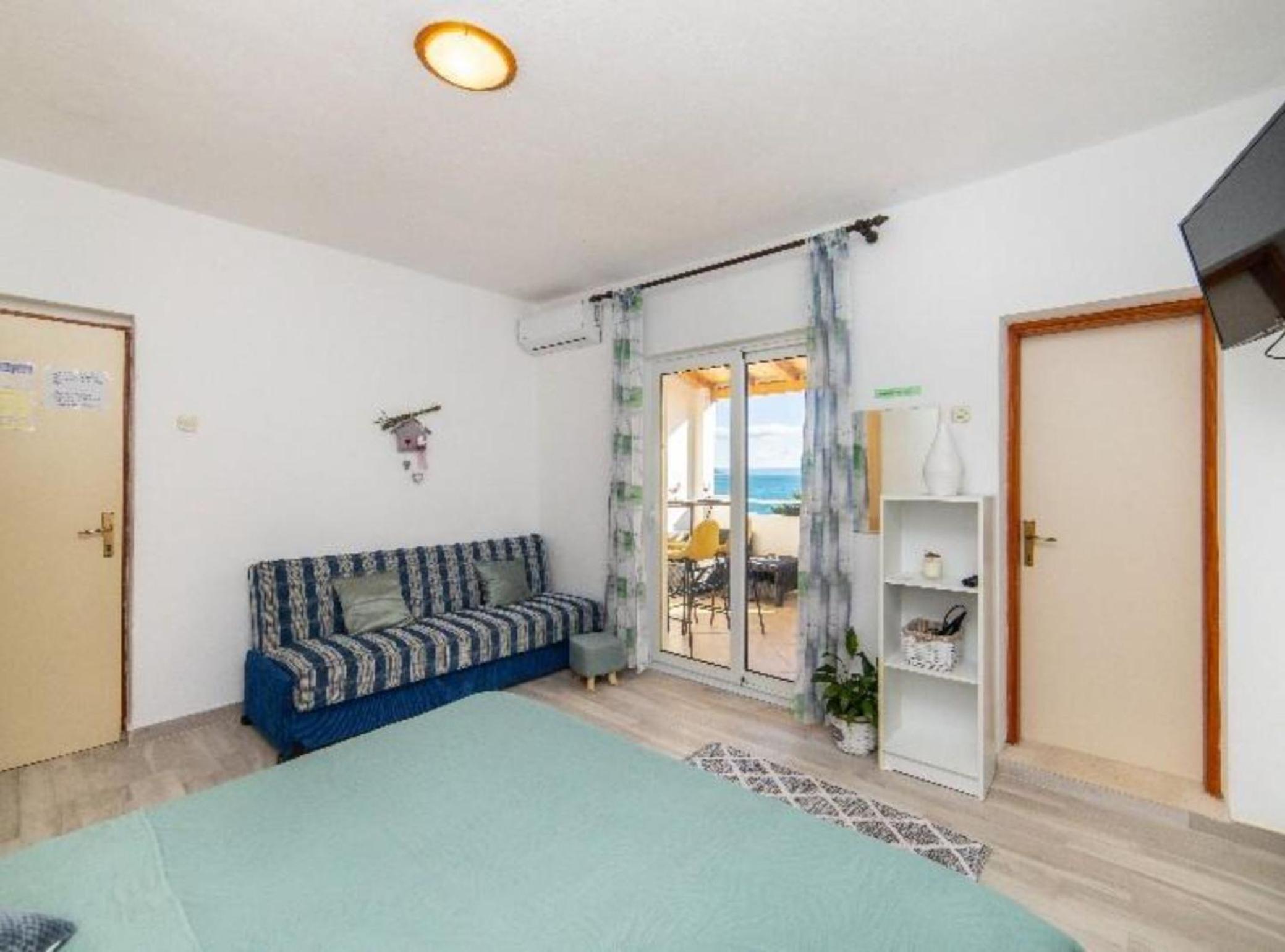 Studio Apartment with Sea View 2