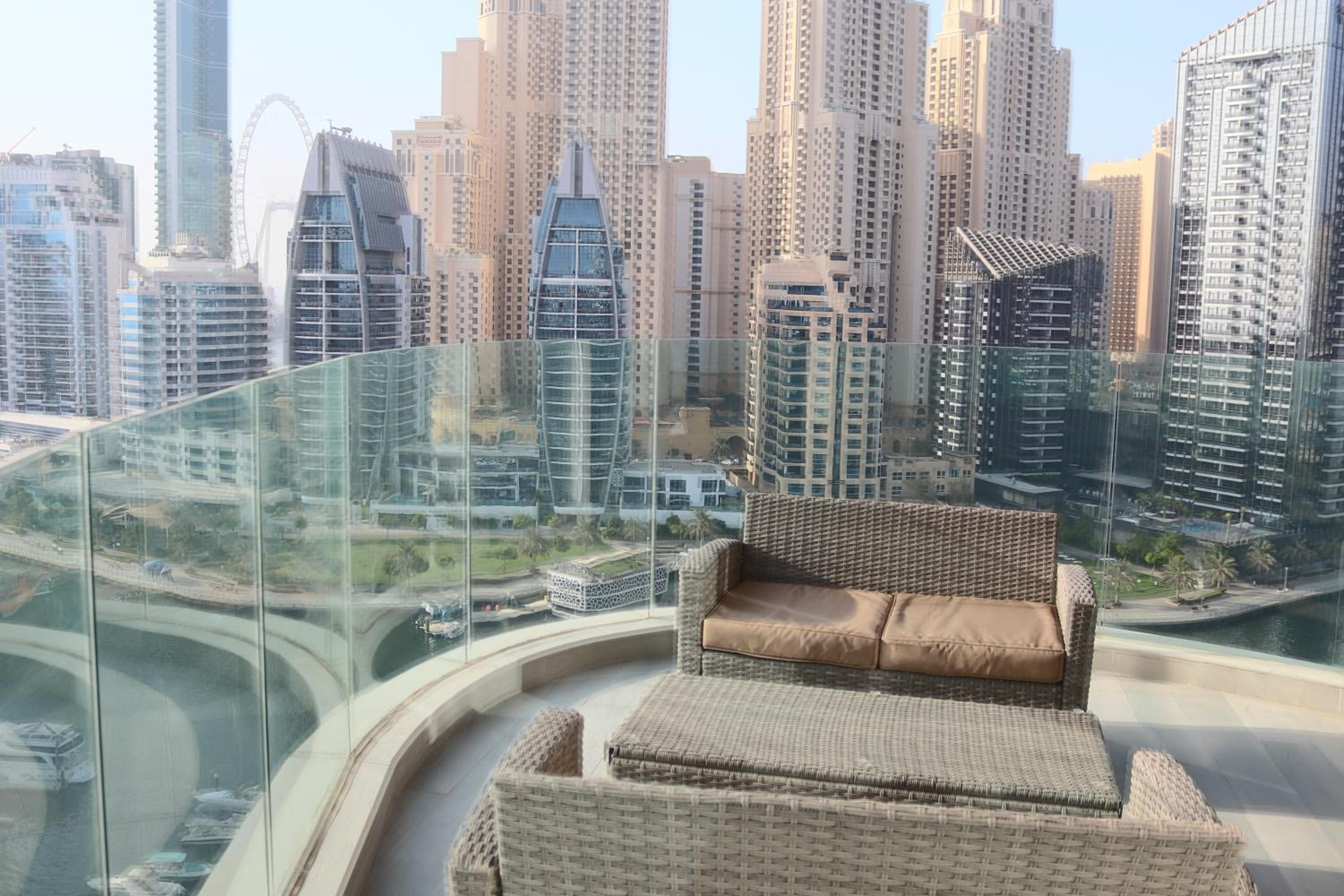 One-Bedroom Apartment with Lake View photo 1