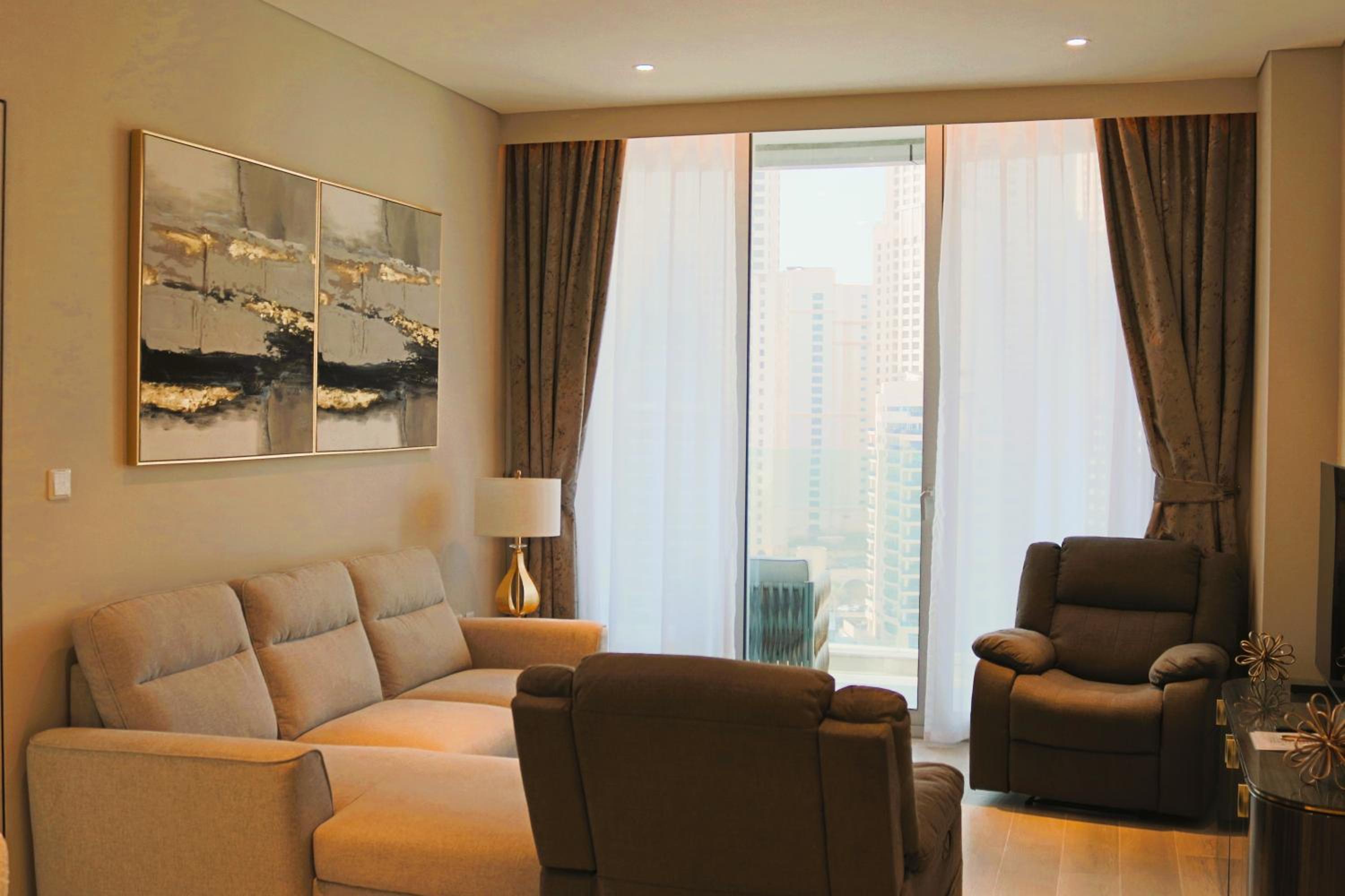 One-Bedroom Apartment with Lake View photo 2