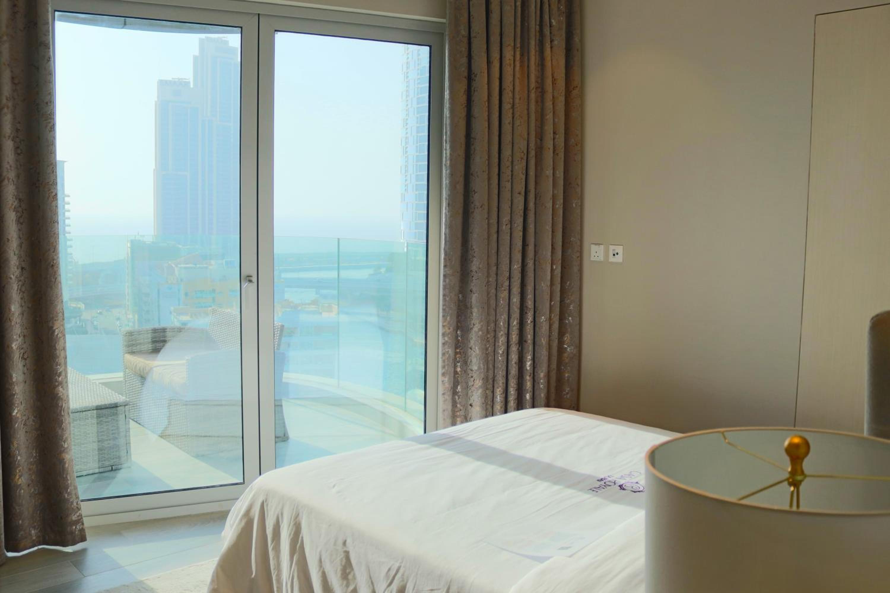 One-Bedroom Apartment with Lake View photo 3