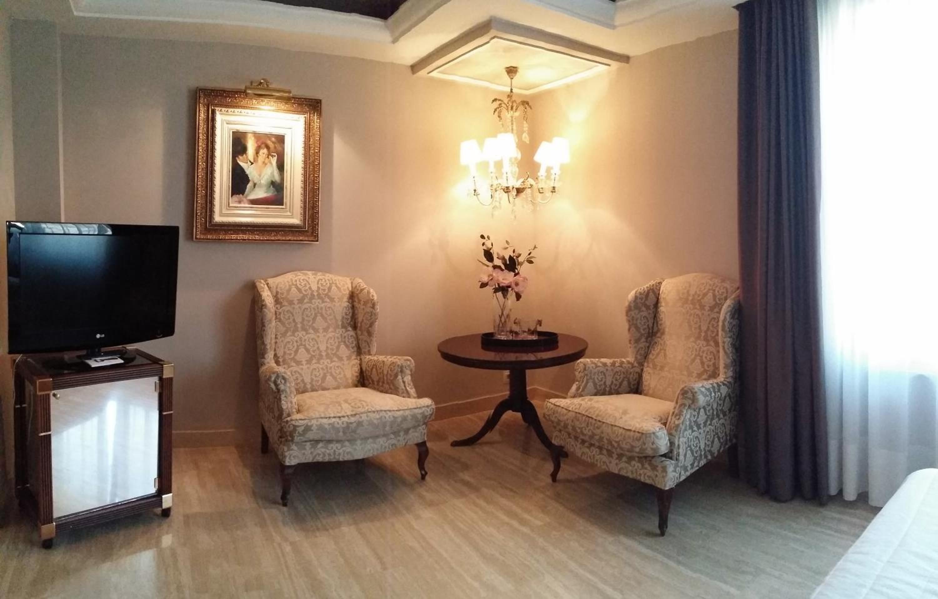 Suite - Photo 5
