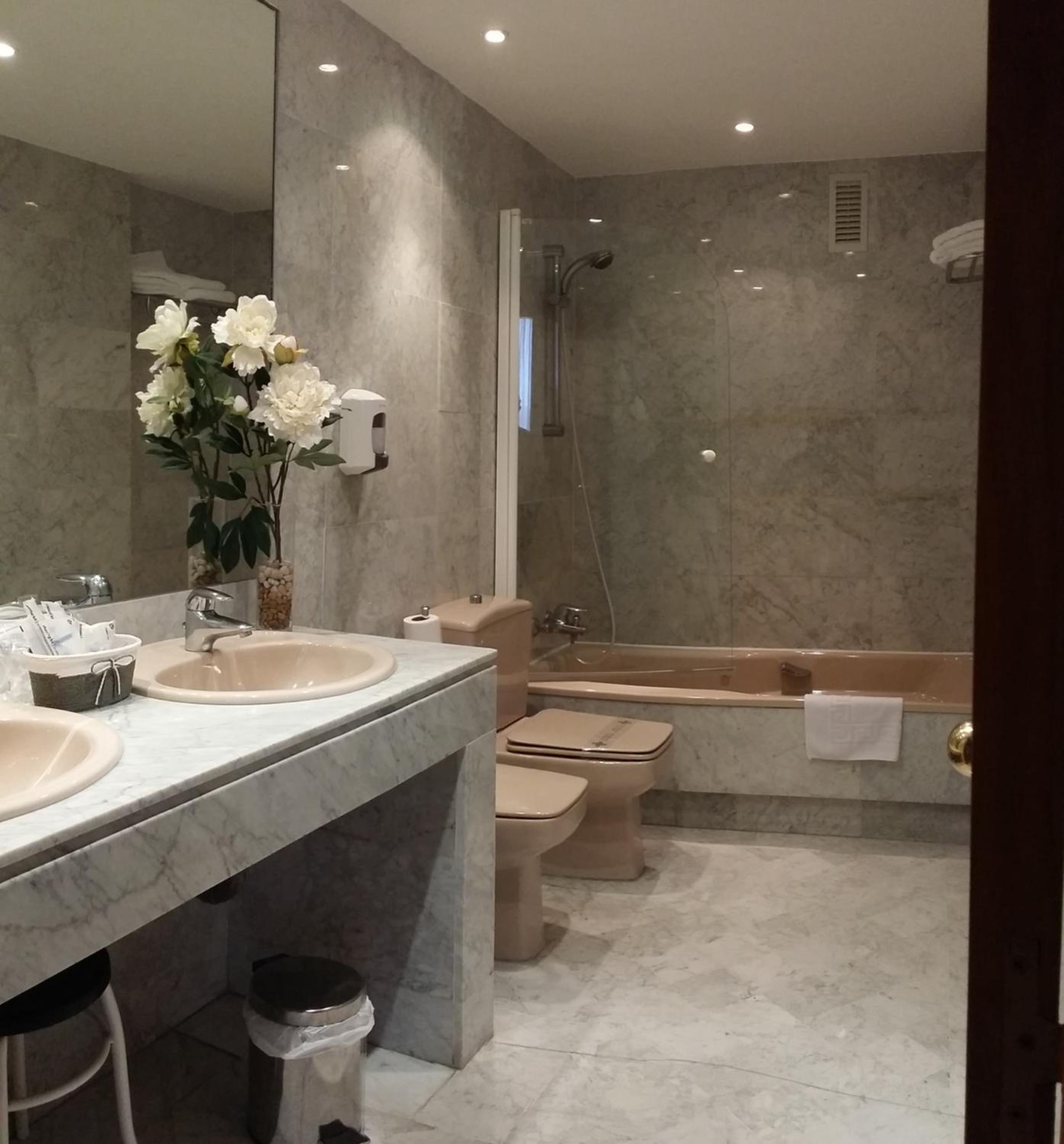 Suite - Photo 8