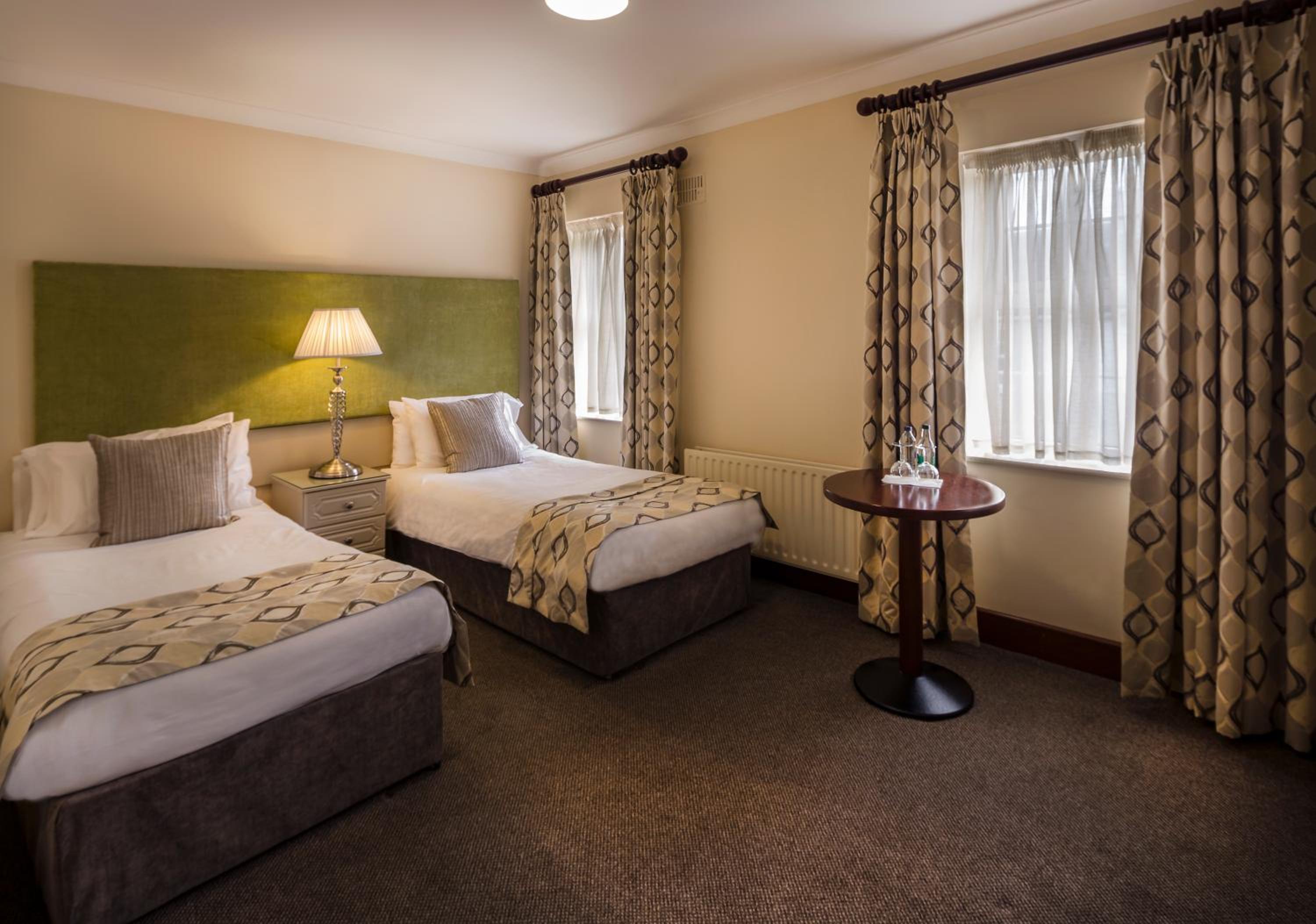 Deluxe Double Room with Bath - Photo 5