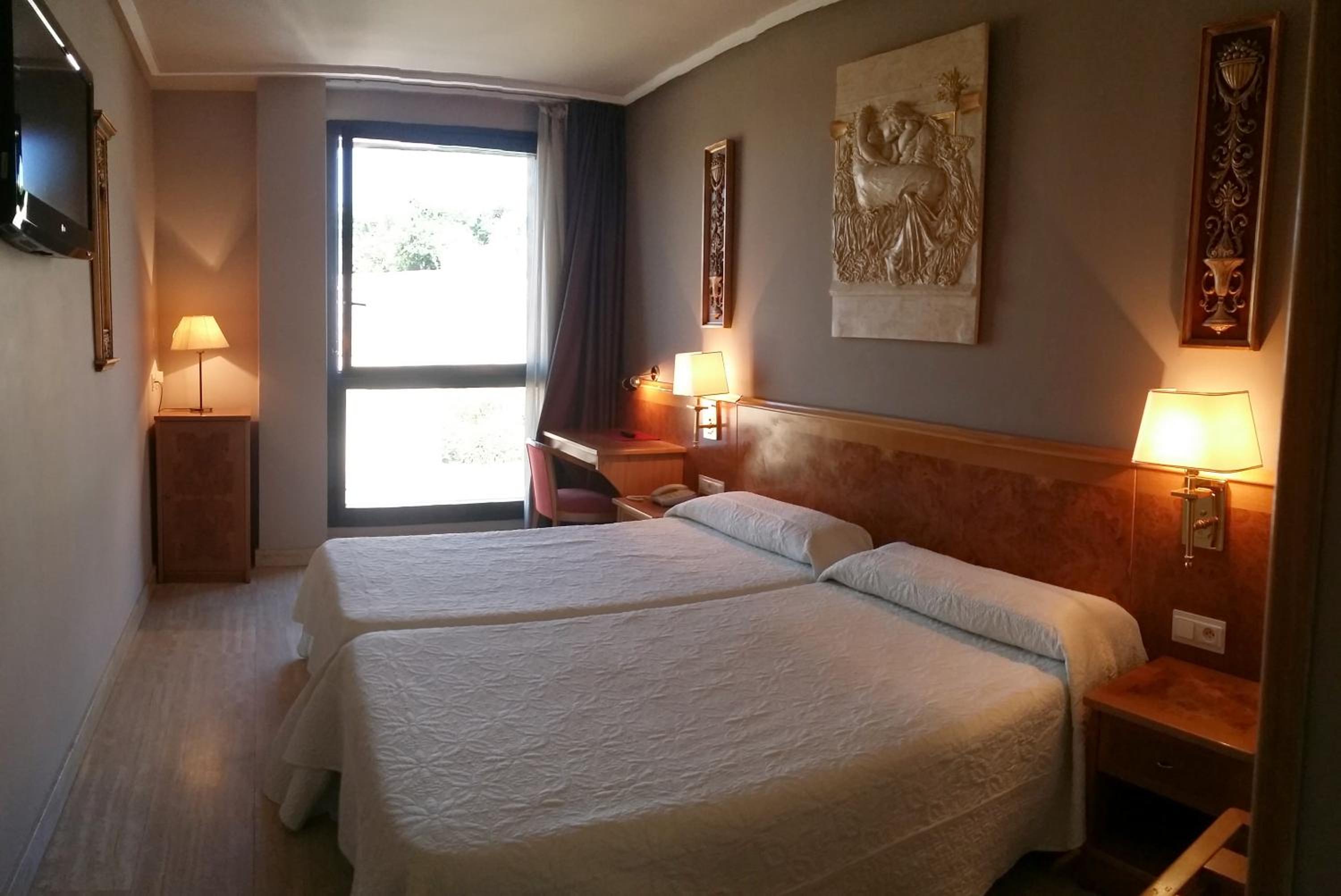Double or Twin Room - Photo 2