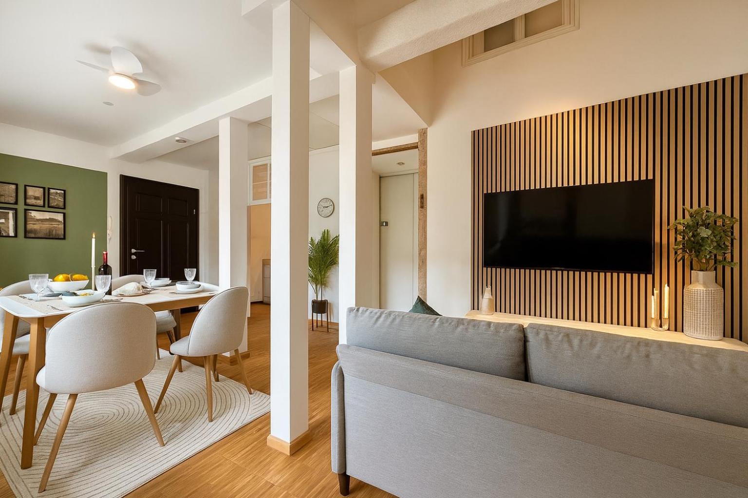 One-Bedroom Loft Apartment with One Queen Bed photo 3