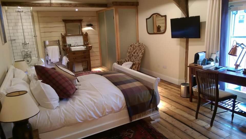 Deluxe King Room photo 2
