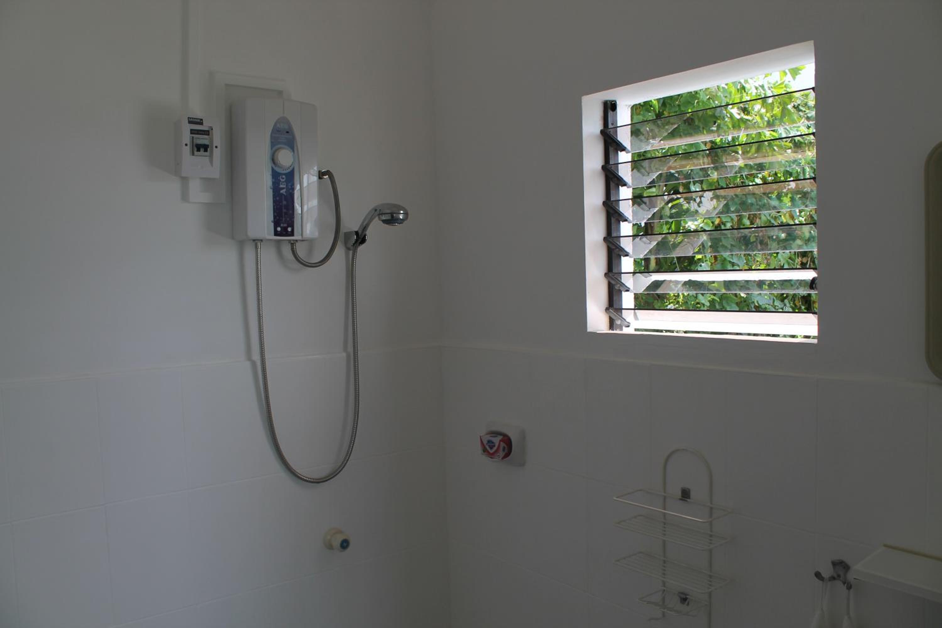 Double Room (Room 2) - Photo 9