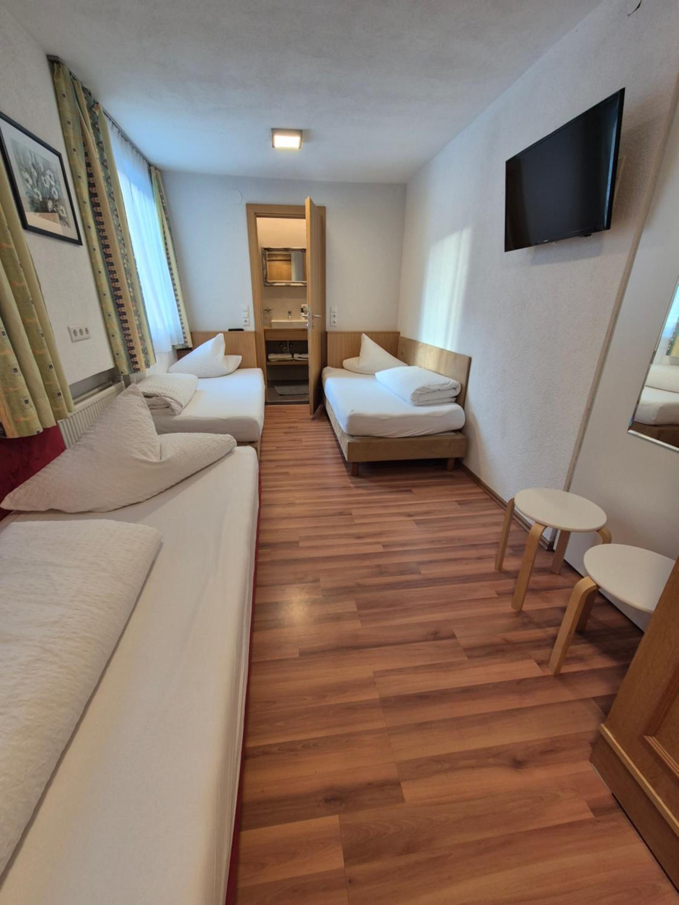 Standard Twin Room photo 1