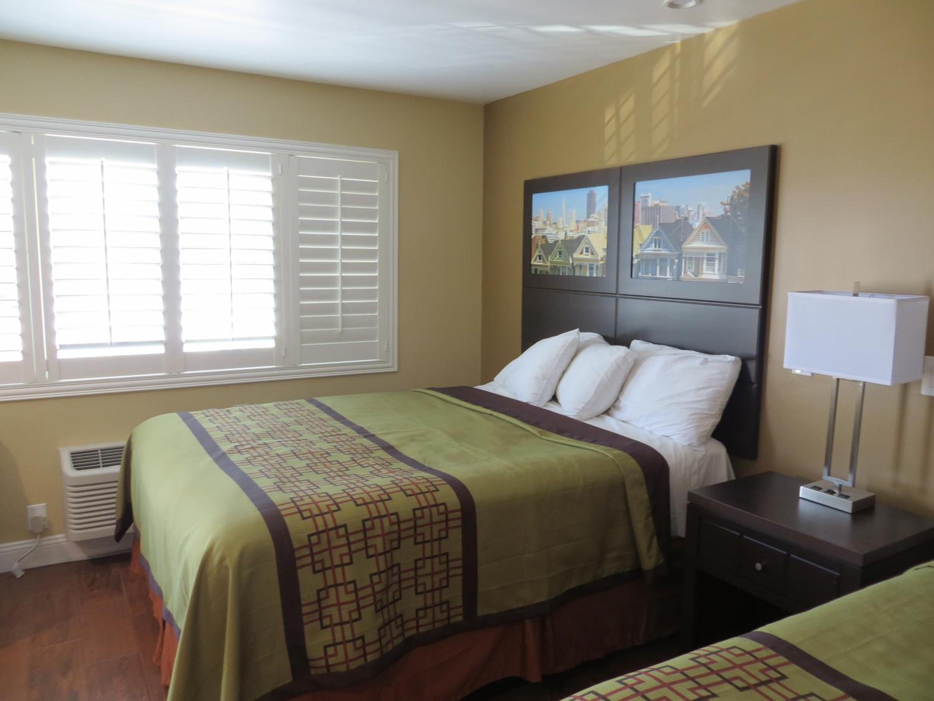 Queen Room with Two Queen Beds - Photo 3