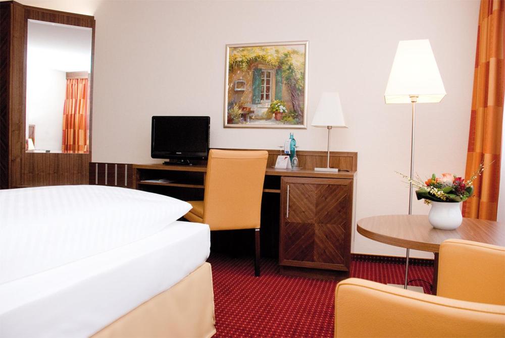 Double or Twin Room - Photo 3