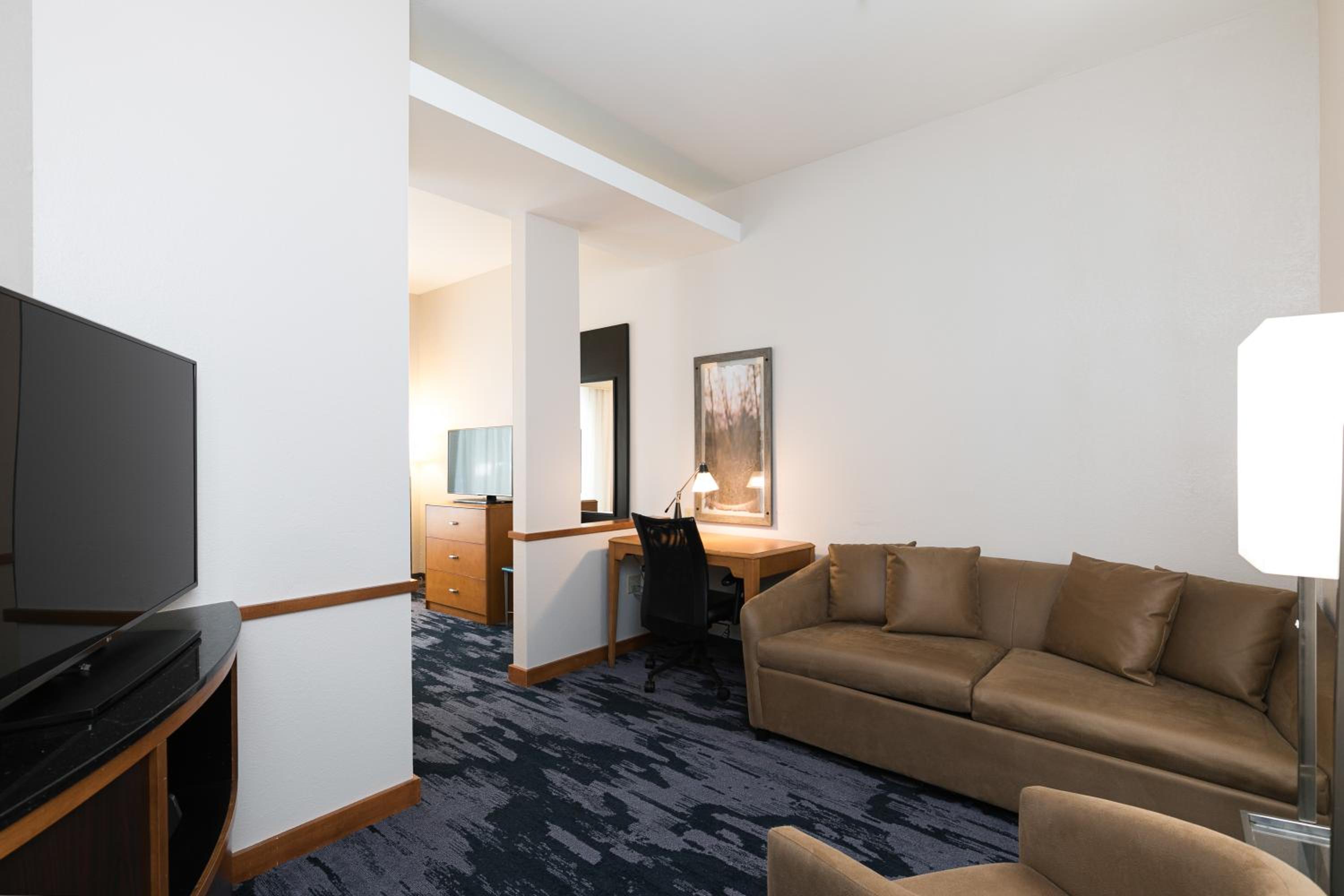 King Studio with Sofa Bed - Photo 3