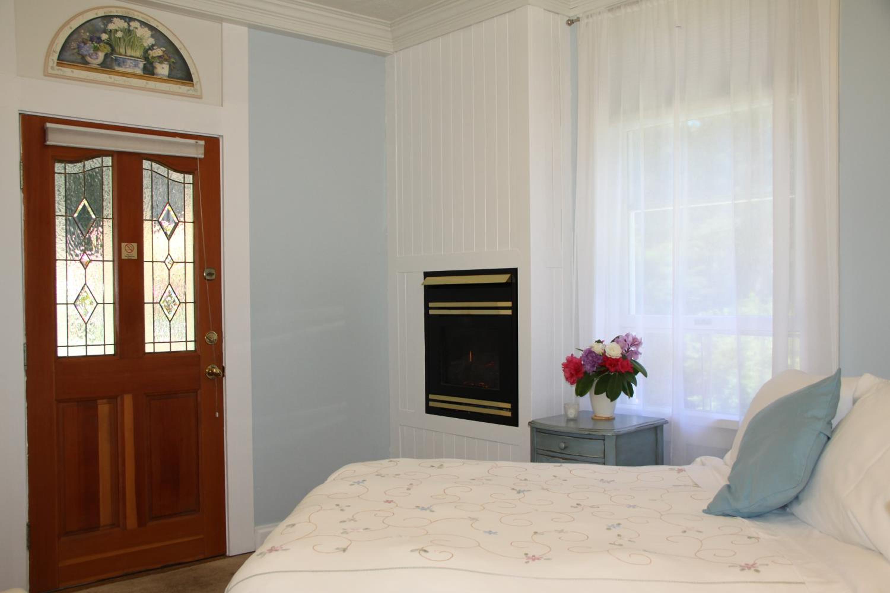 Queen Room with Garden View - Pet Friendly