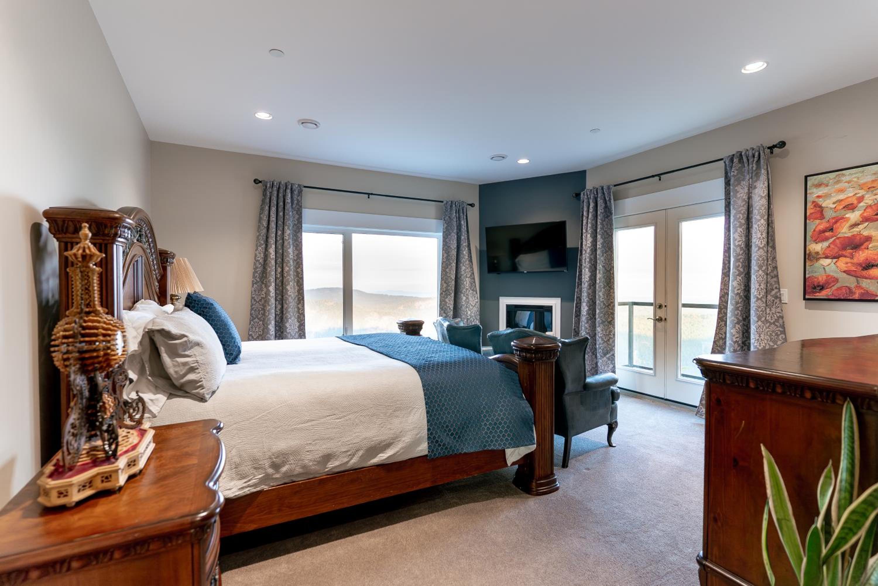 King Room with Mountain View photo 3