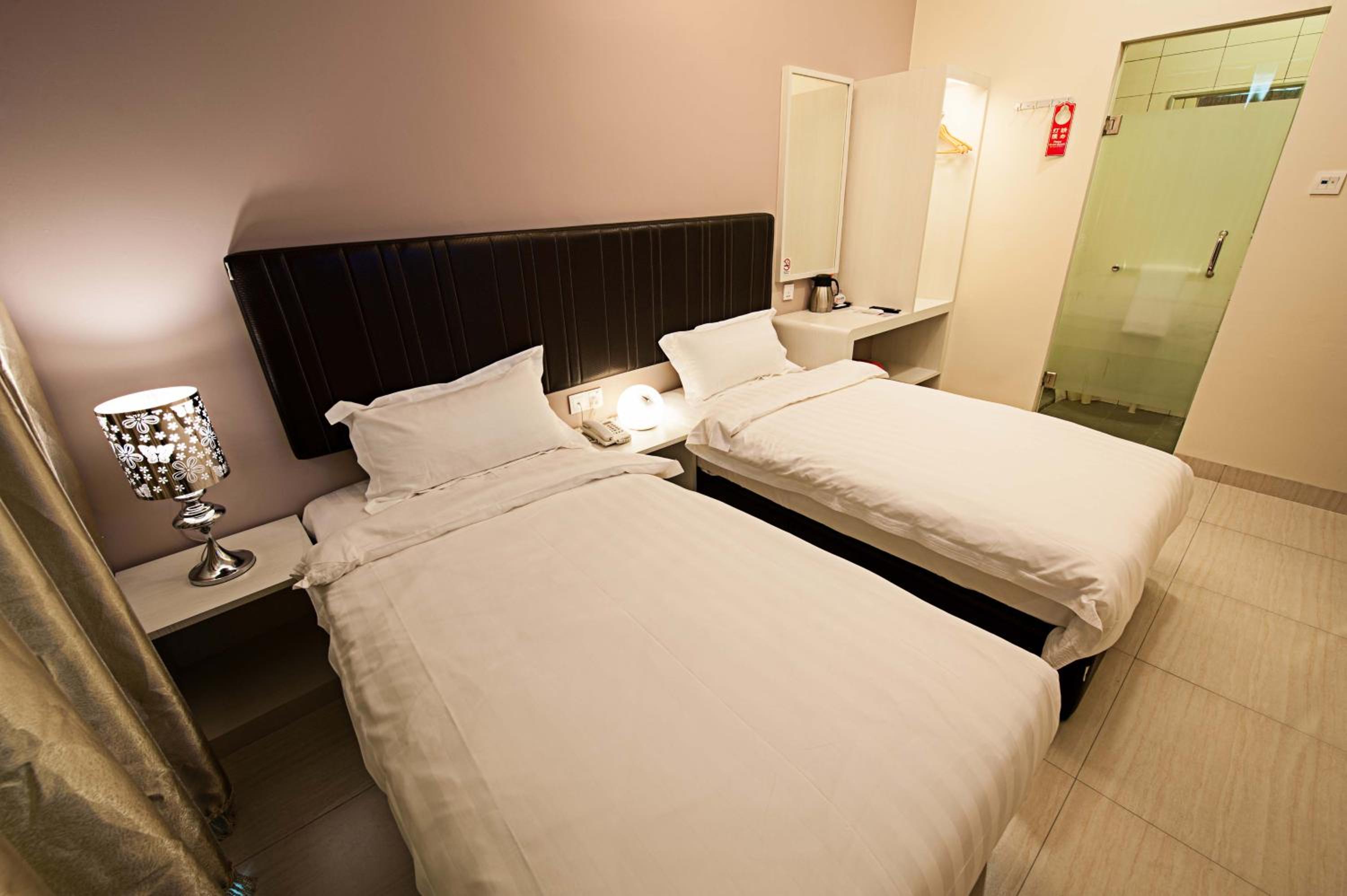 Standard Twin Room without Window - Photo 1