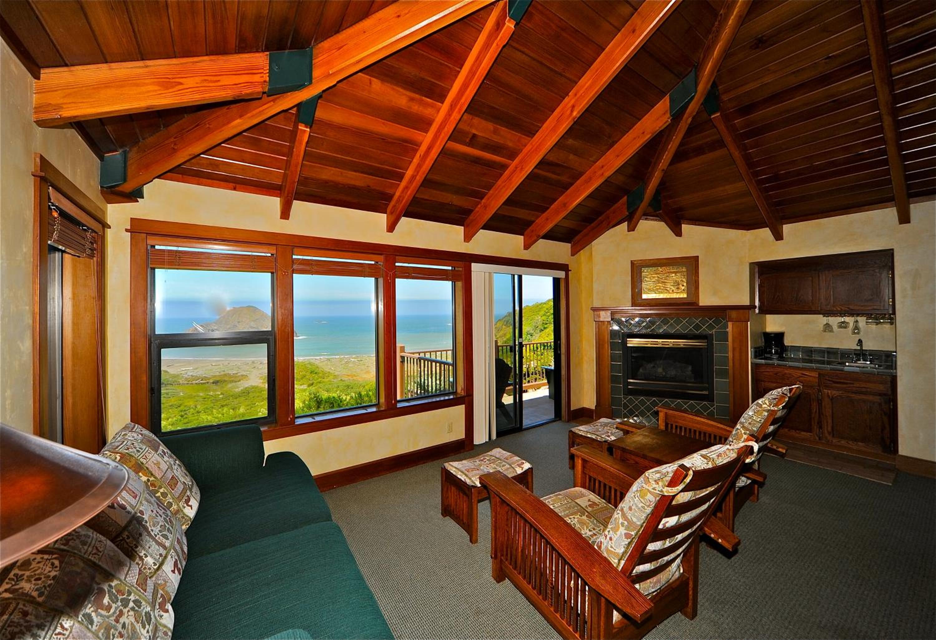 Queen Suite with Ocean View - Pet Friendly