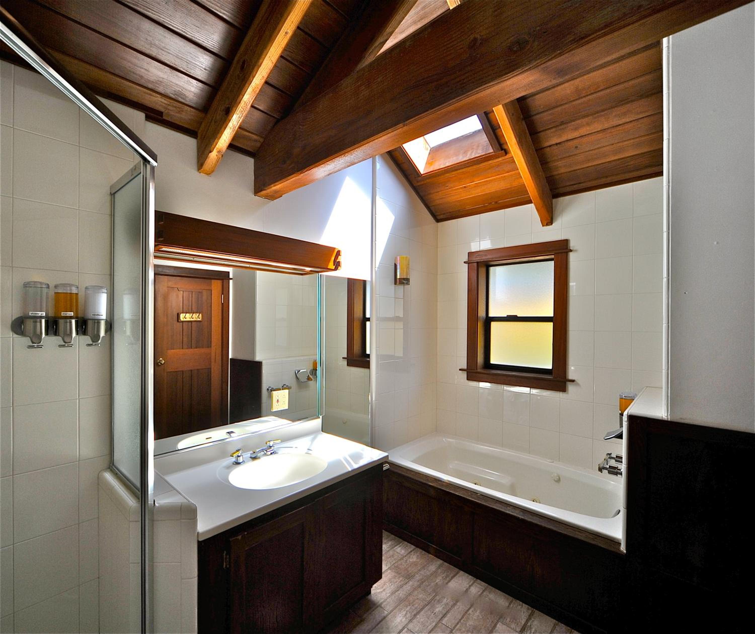 King Suite with Ocean View - Pet Friendly