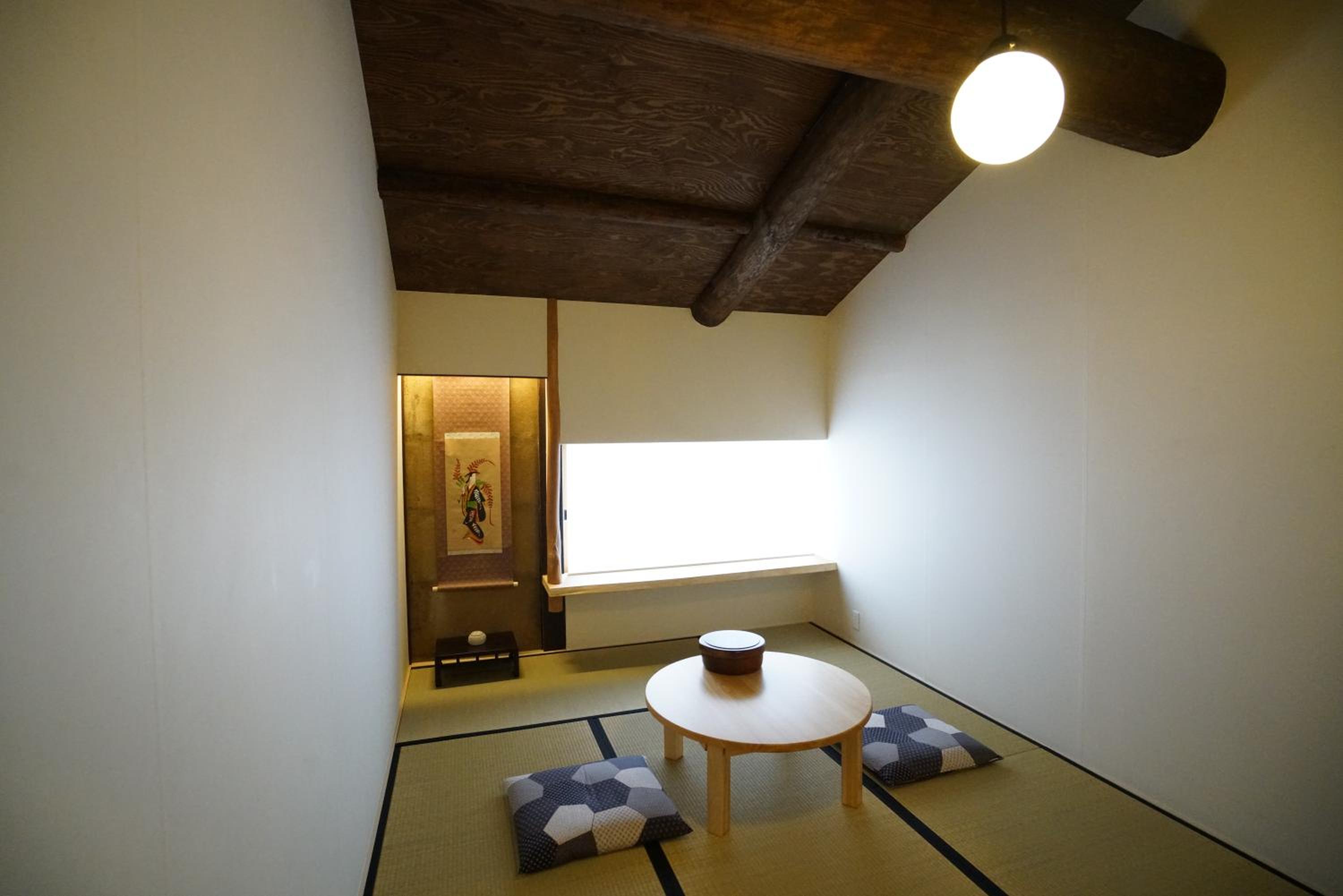 Japanese-Style Economy Room with Shared Bathroom and Shared Toilet - Photo 10
