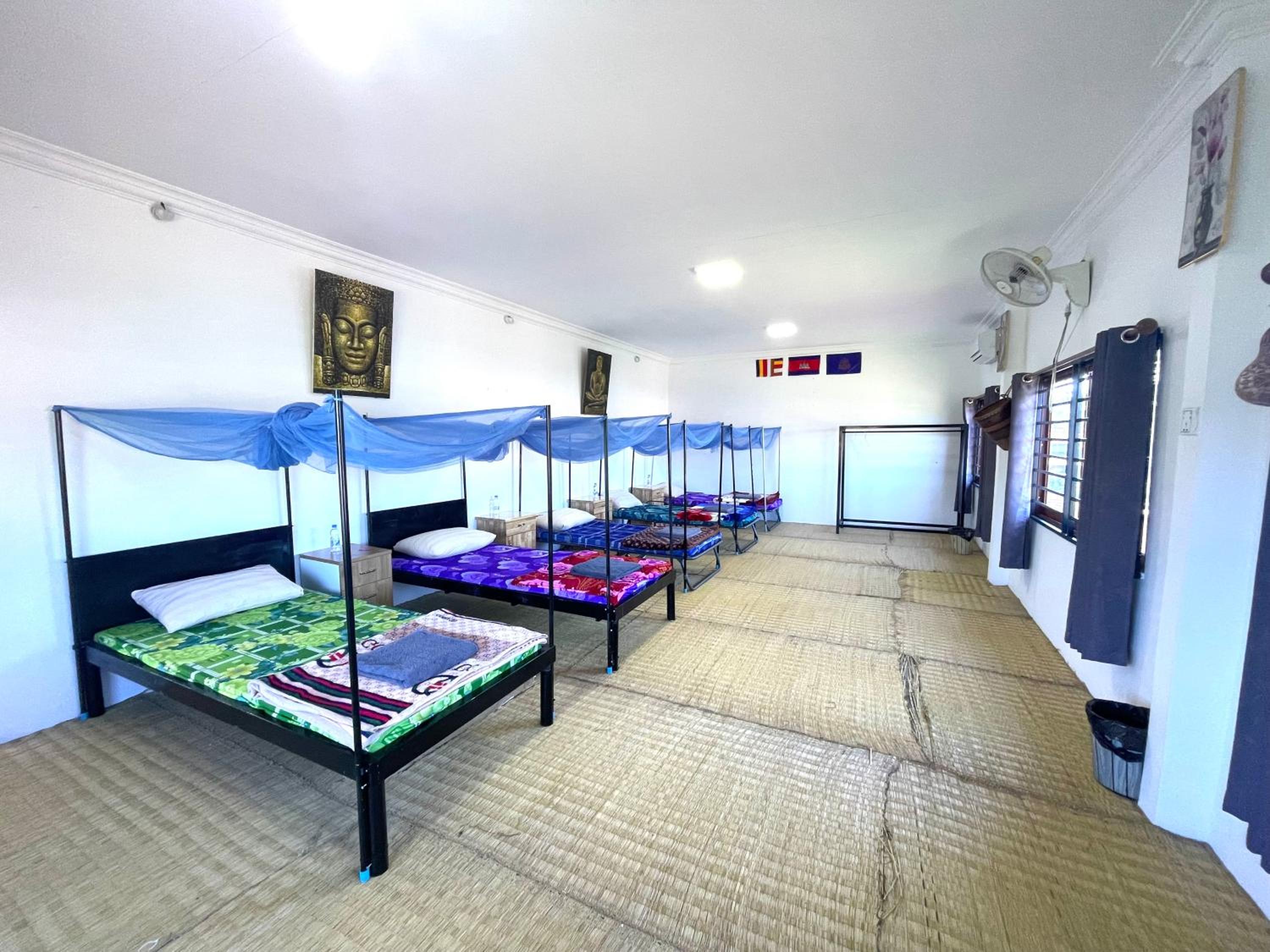 Male Dormitory Room photo 2