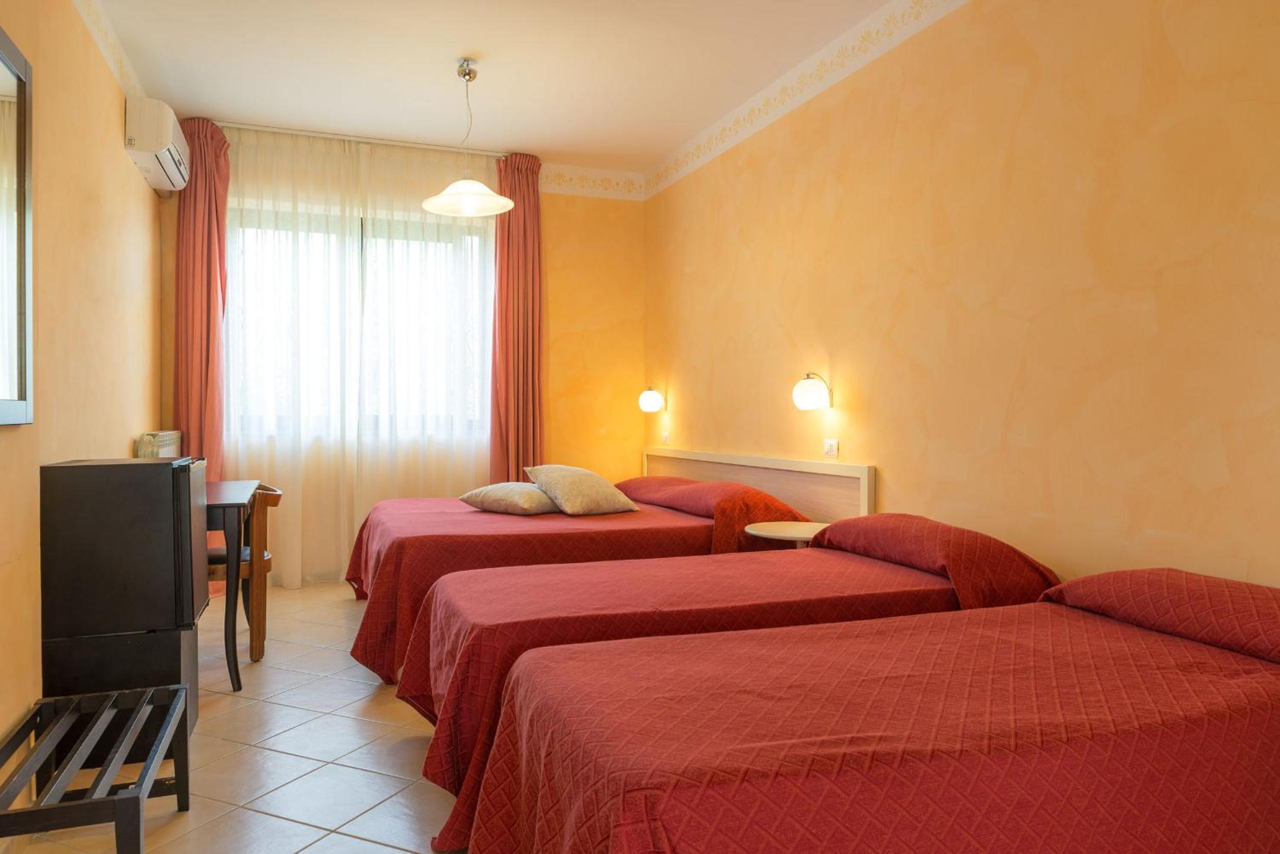 Quadruple Room - Photo 5