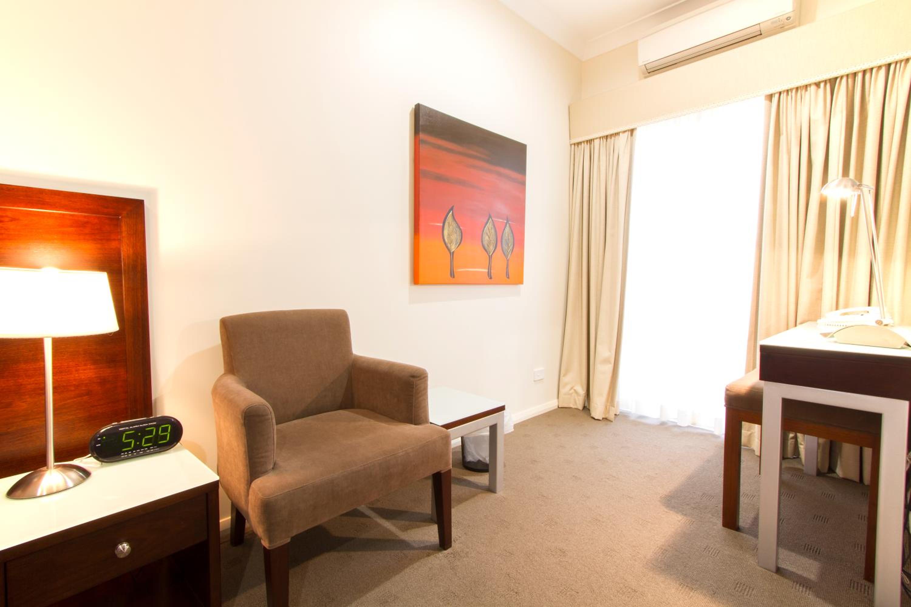 Executive Queen Room - Non-Smoking - Photo 3