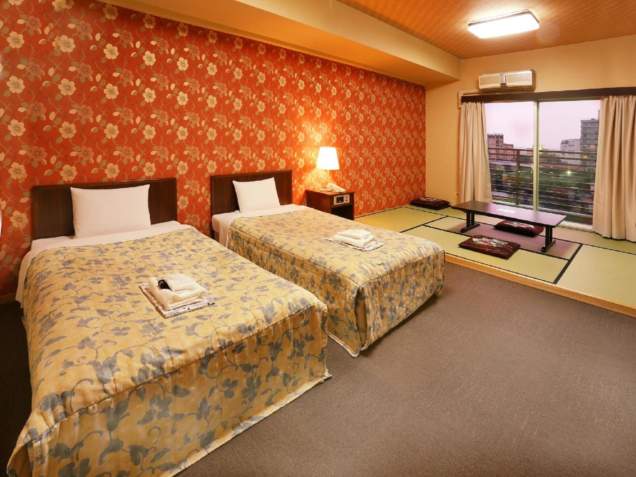 Modern Japanese-Style Room - Smoking