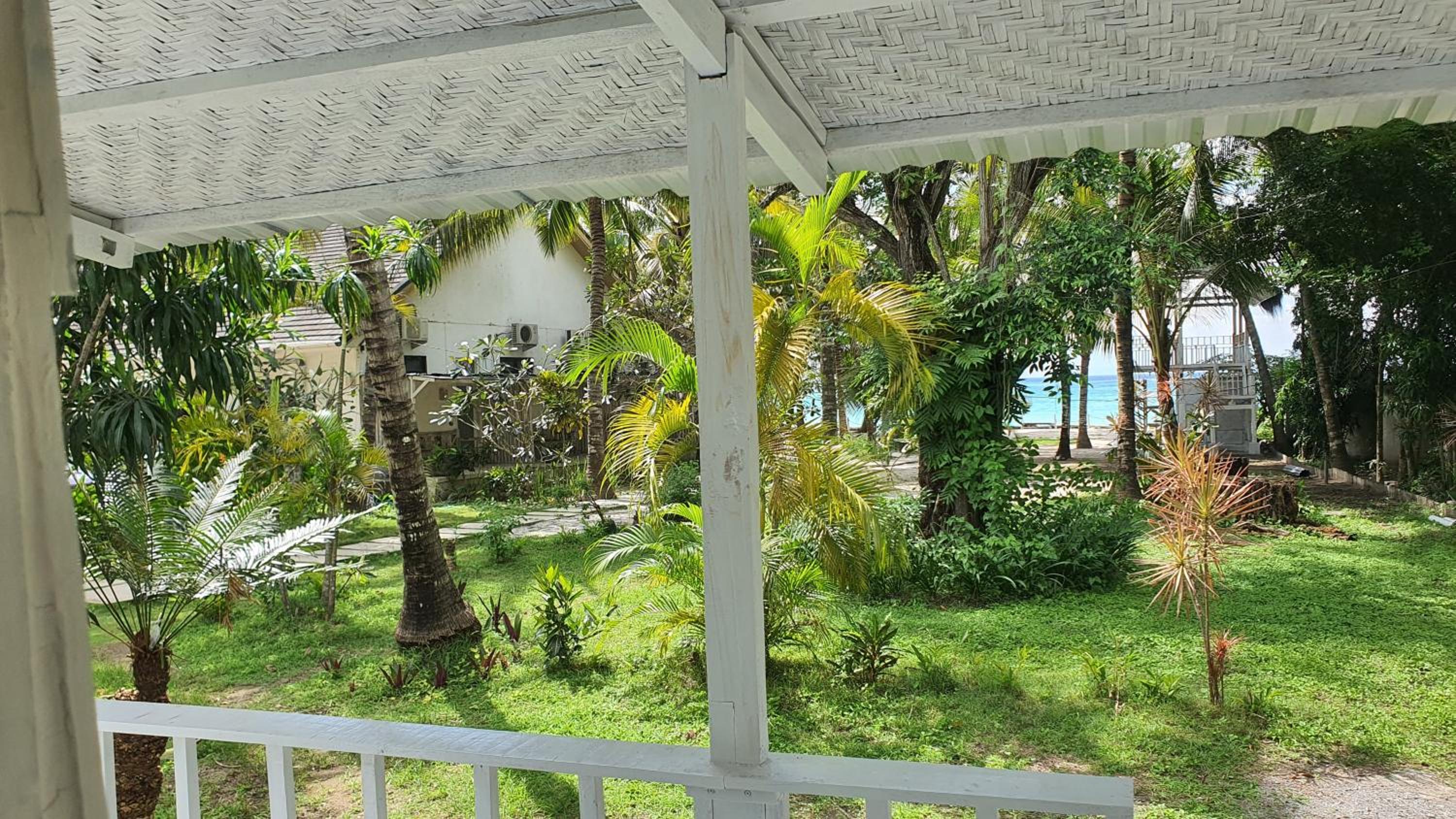 Bungalow with Garden View - Photo 15
