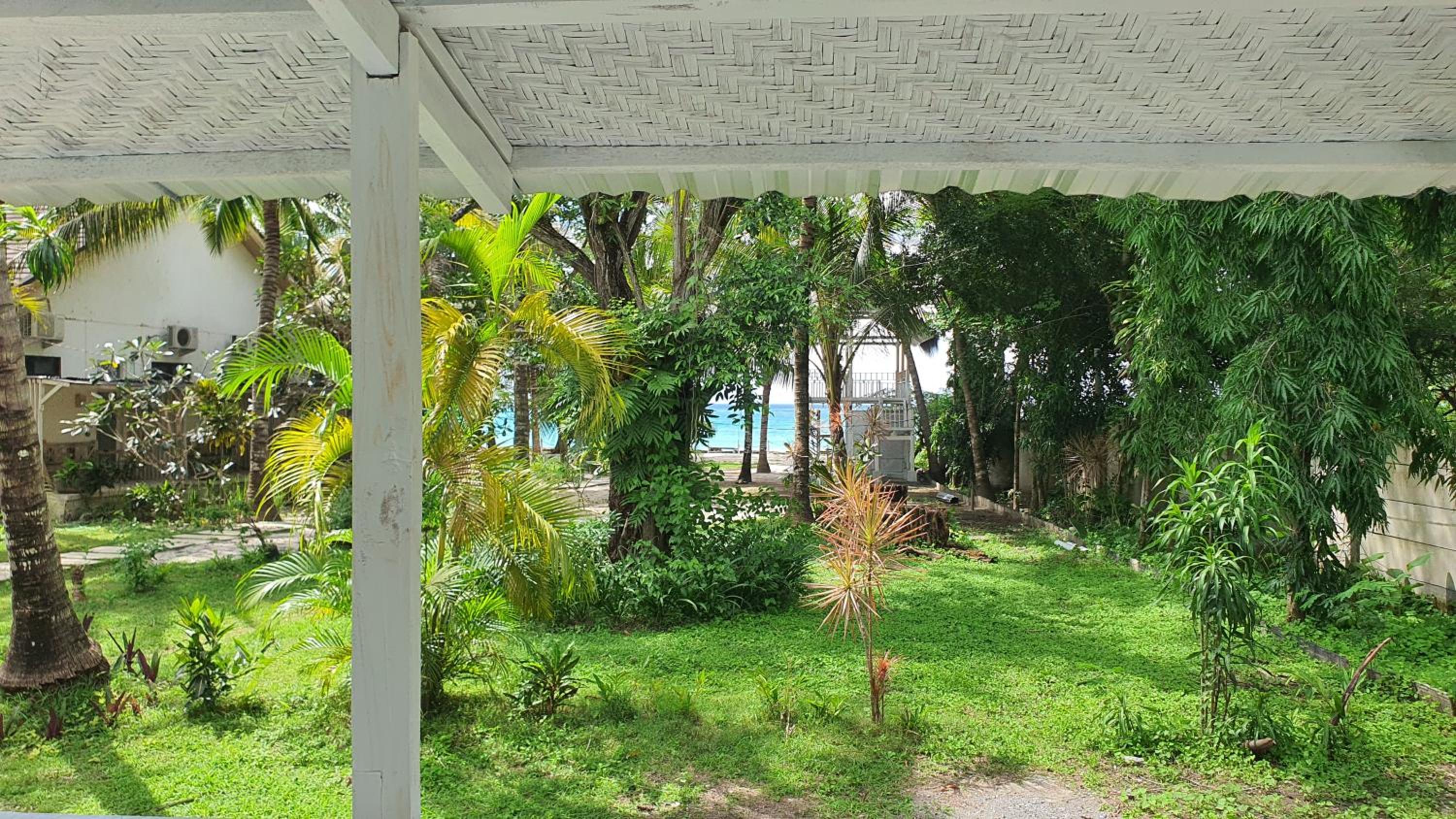 Bungalow with Garden View - Photo 14