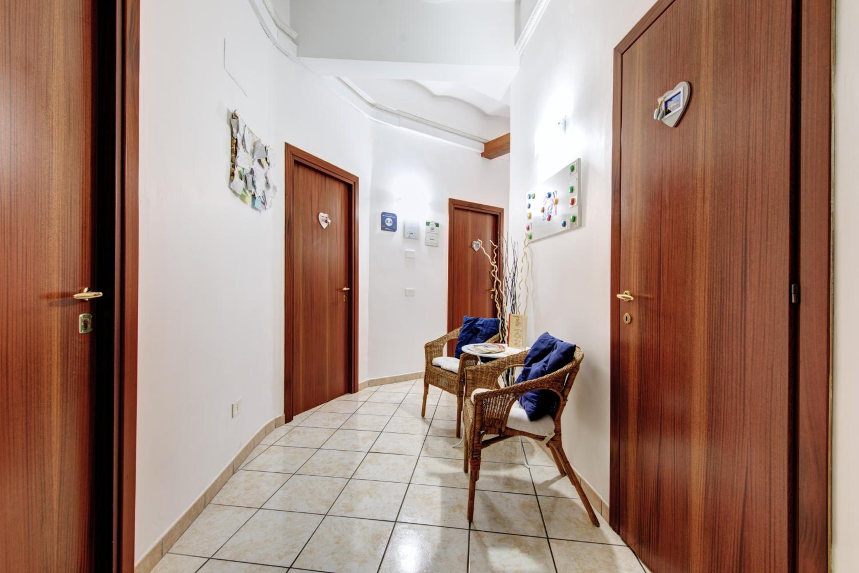 Apartment photo 2