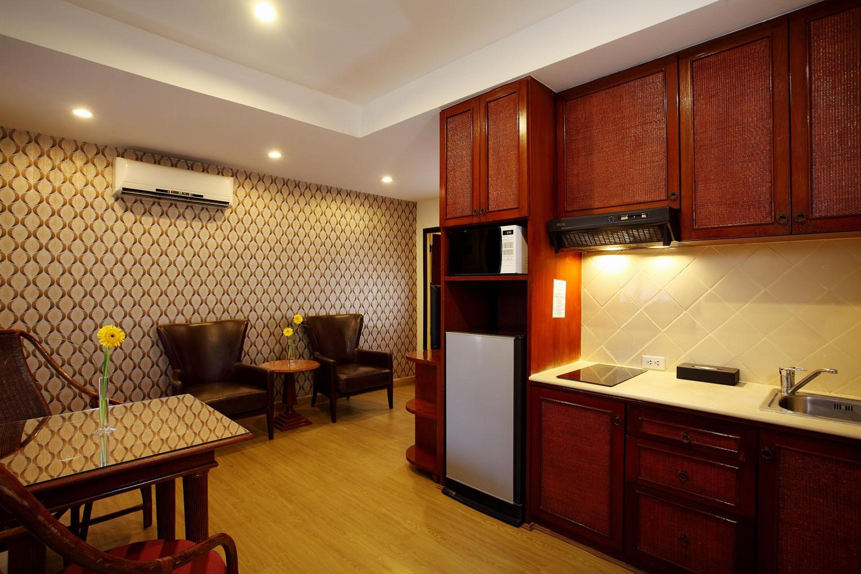 One-Bedroom Suite - Photo 13