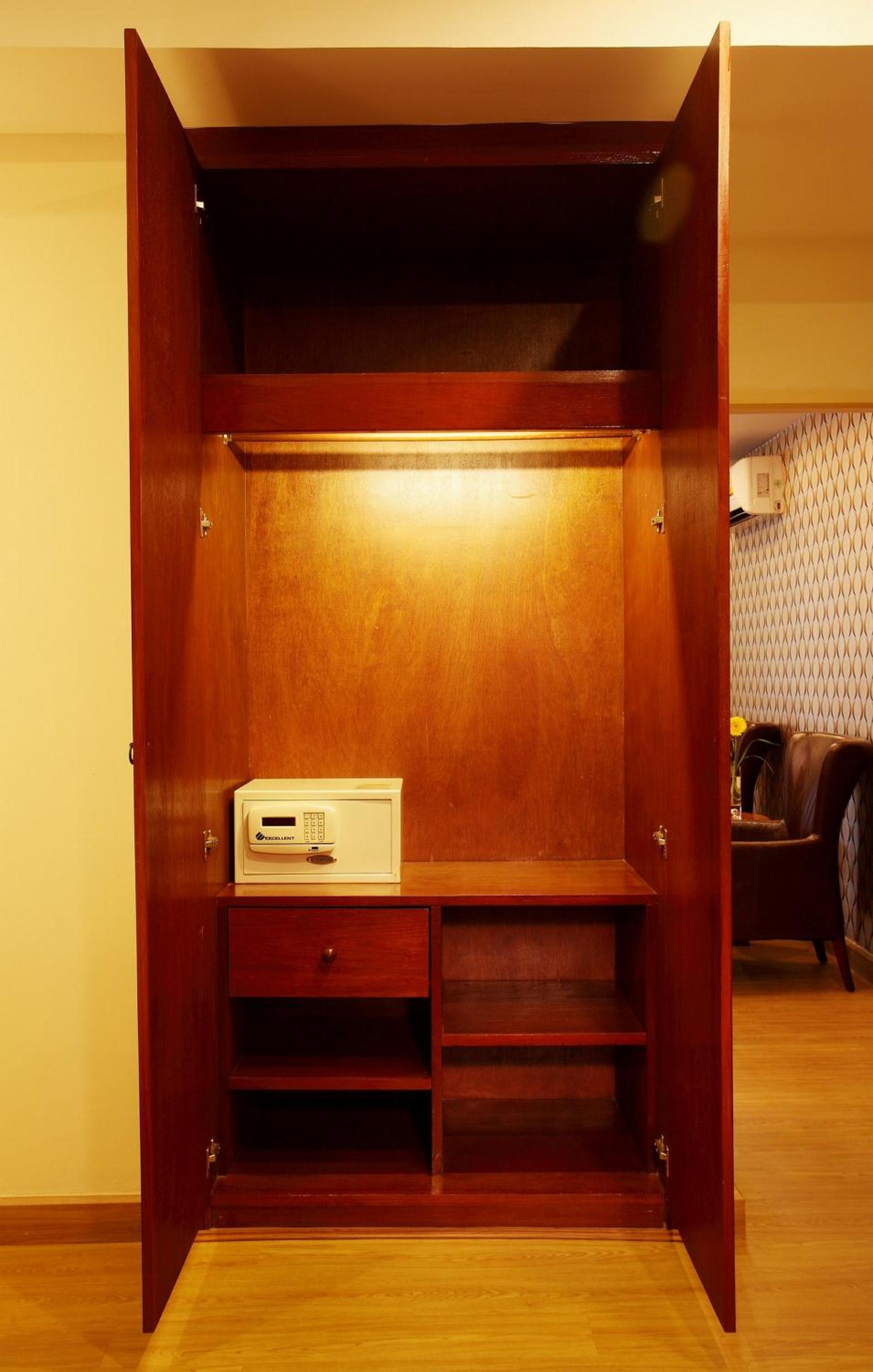 One-Bedroom Suite - Photo 7