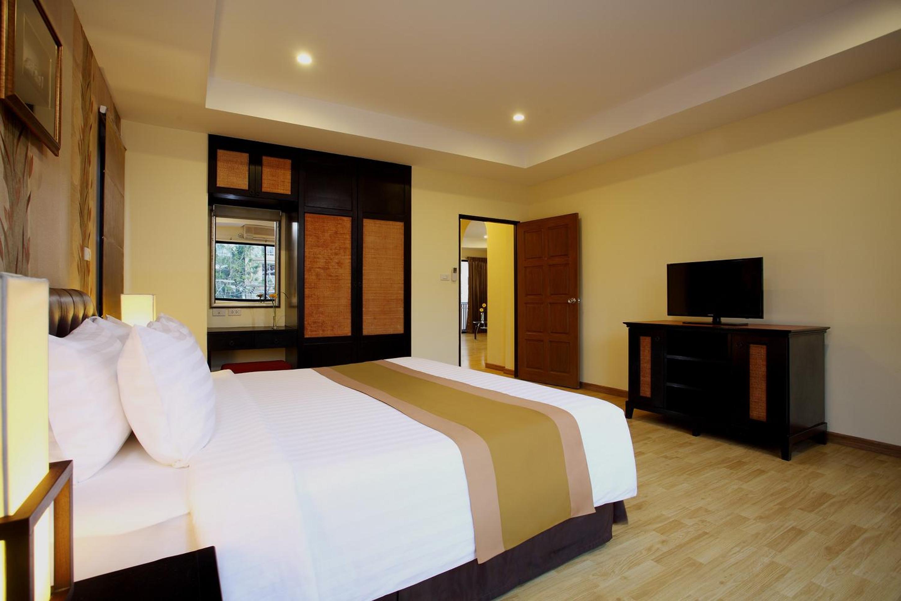 One-Bedroom Suite - Photo 3