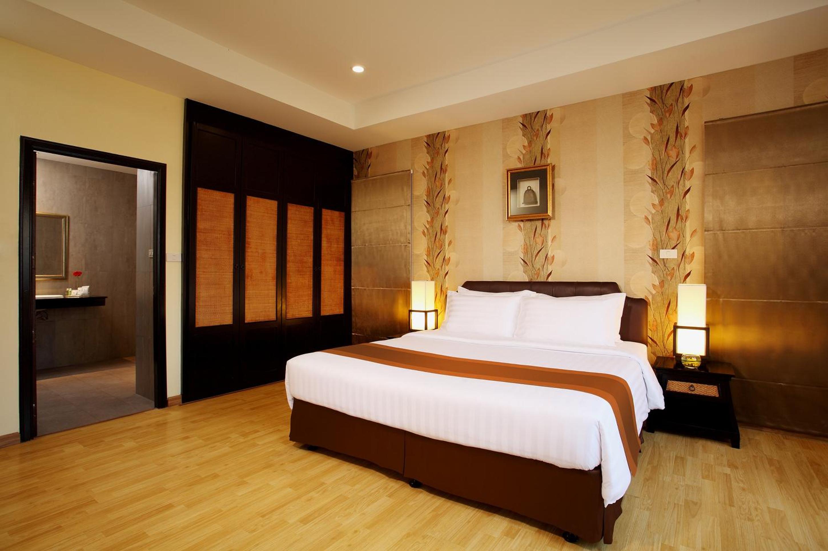One-Bedroom Suite - Photo 4