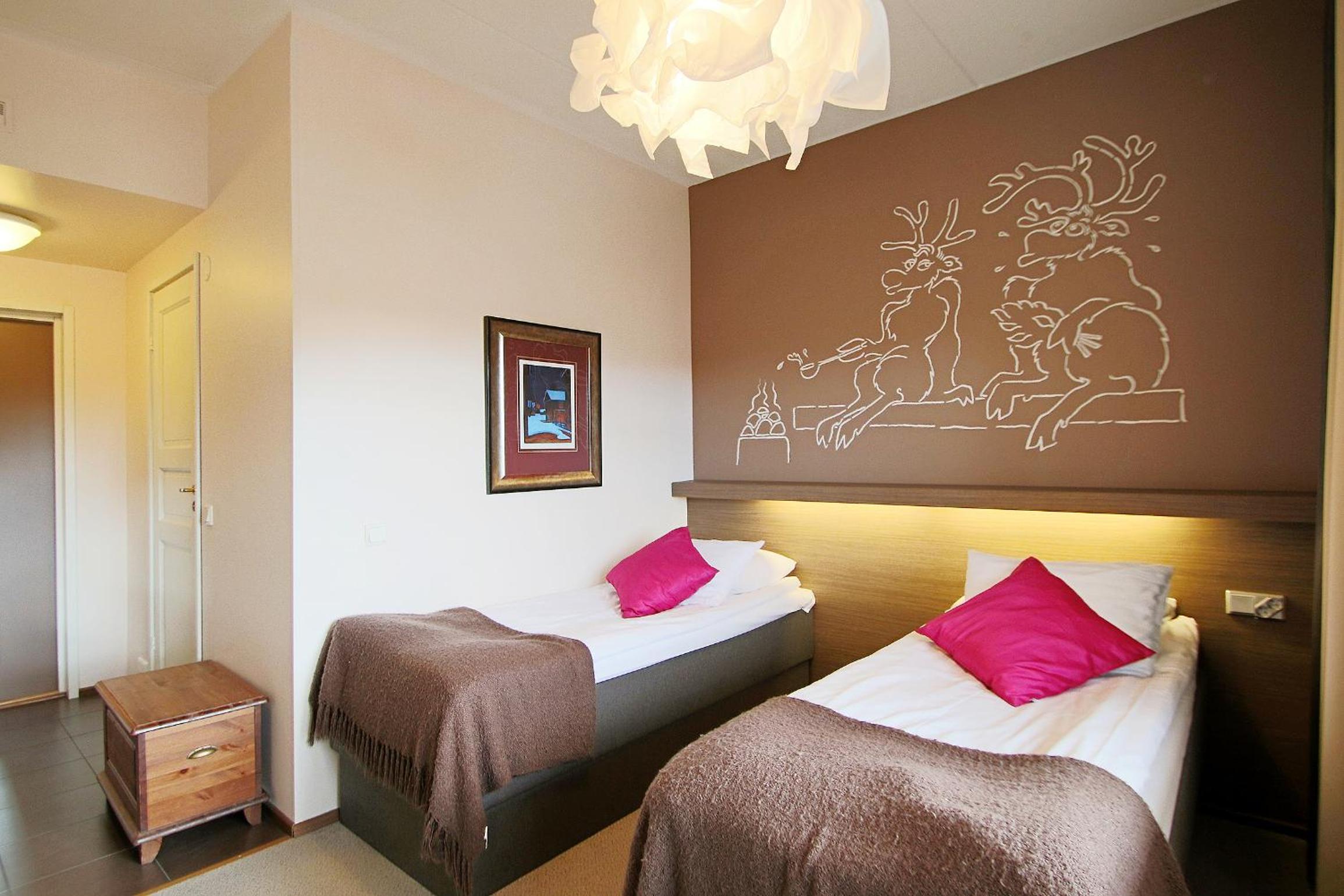 Standard Twin Room with Bath - Photo 5