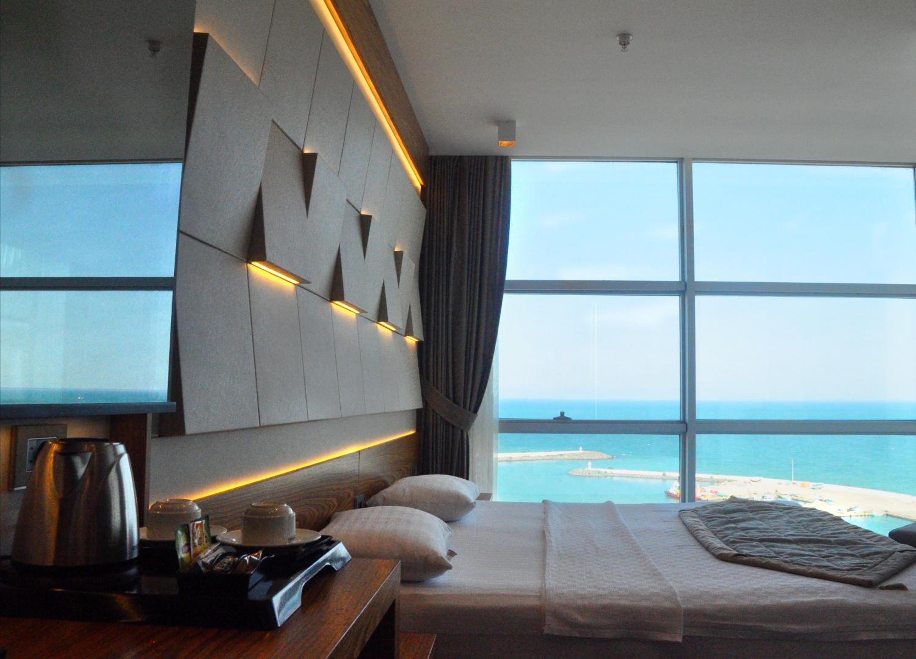 Double or Twin Room with Sea View - Photo 2
