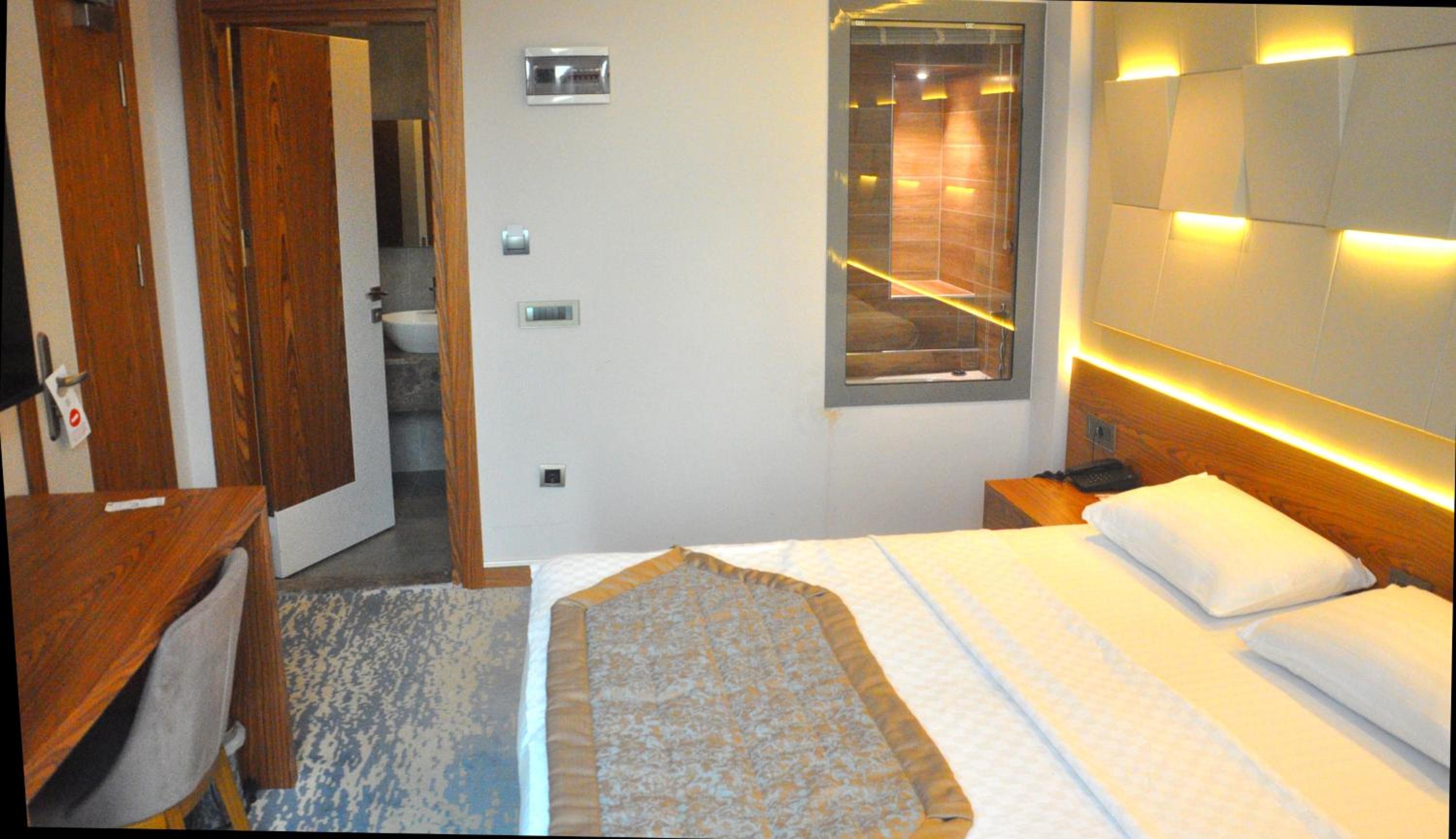 Double Room with Side Sea View - Photo 7