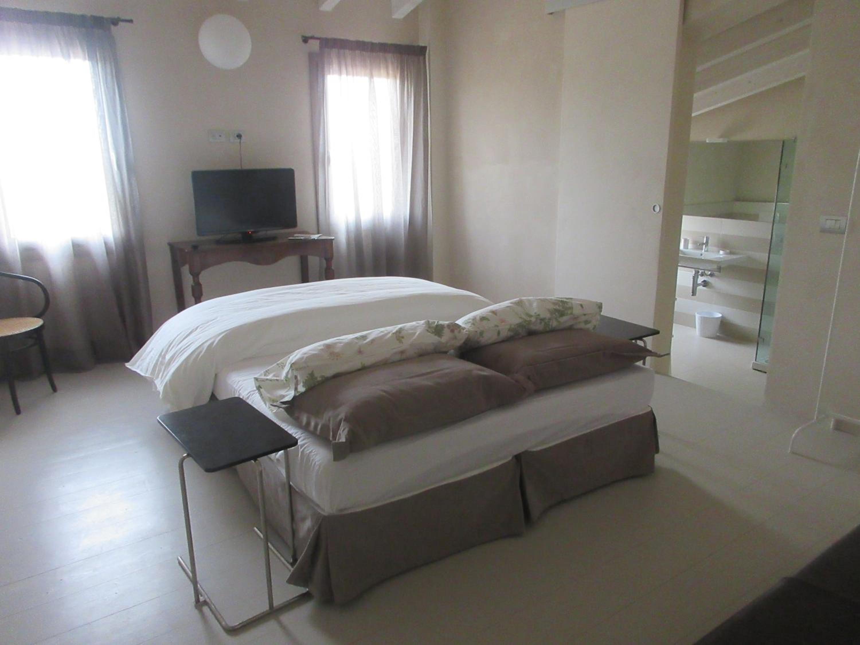 Deluxe Suite - Photo 1