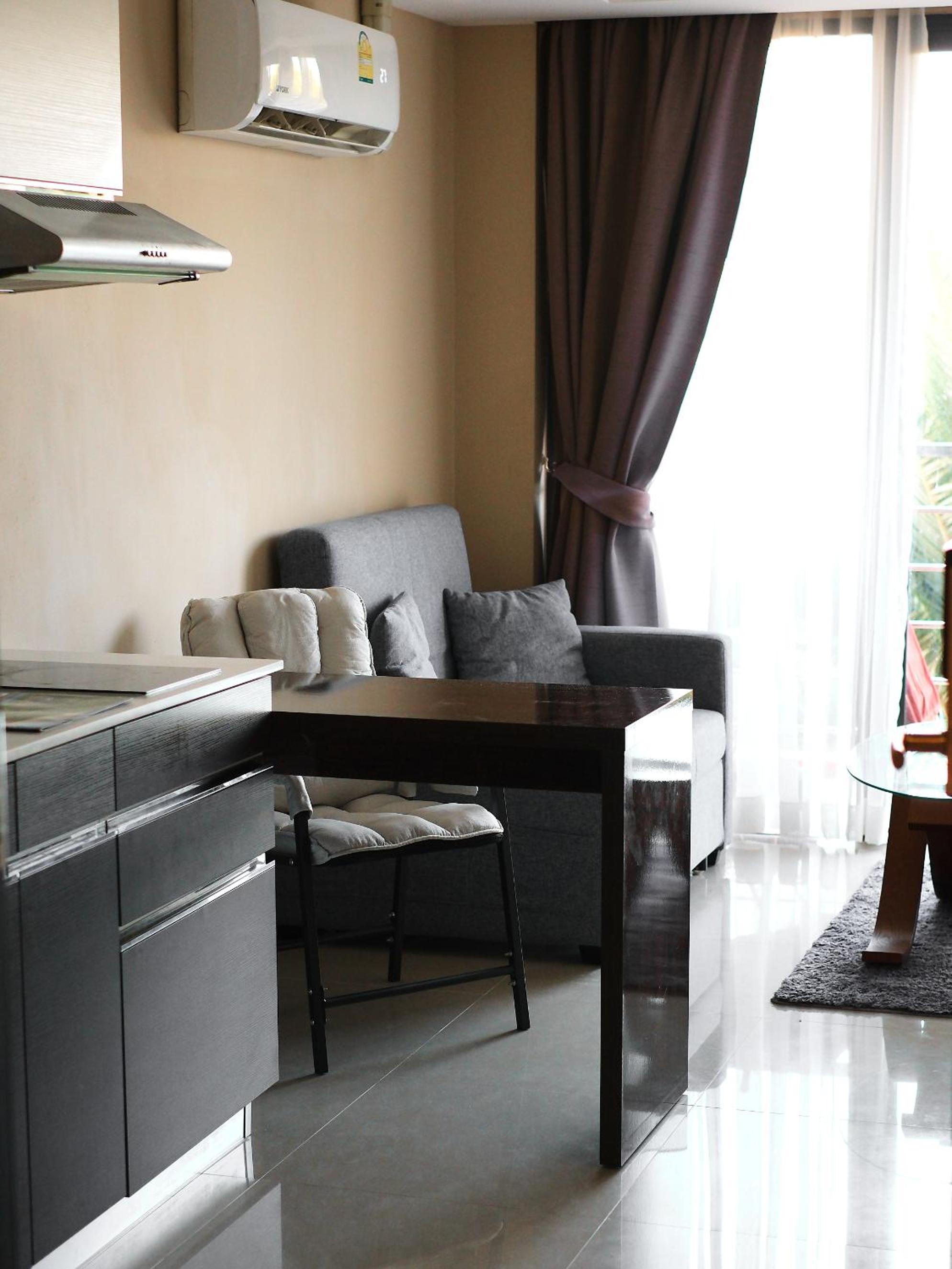 One-Bedroom Apartment with Pool View